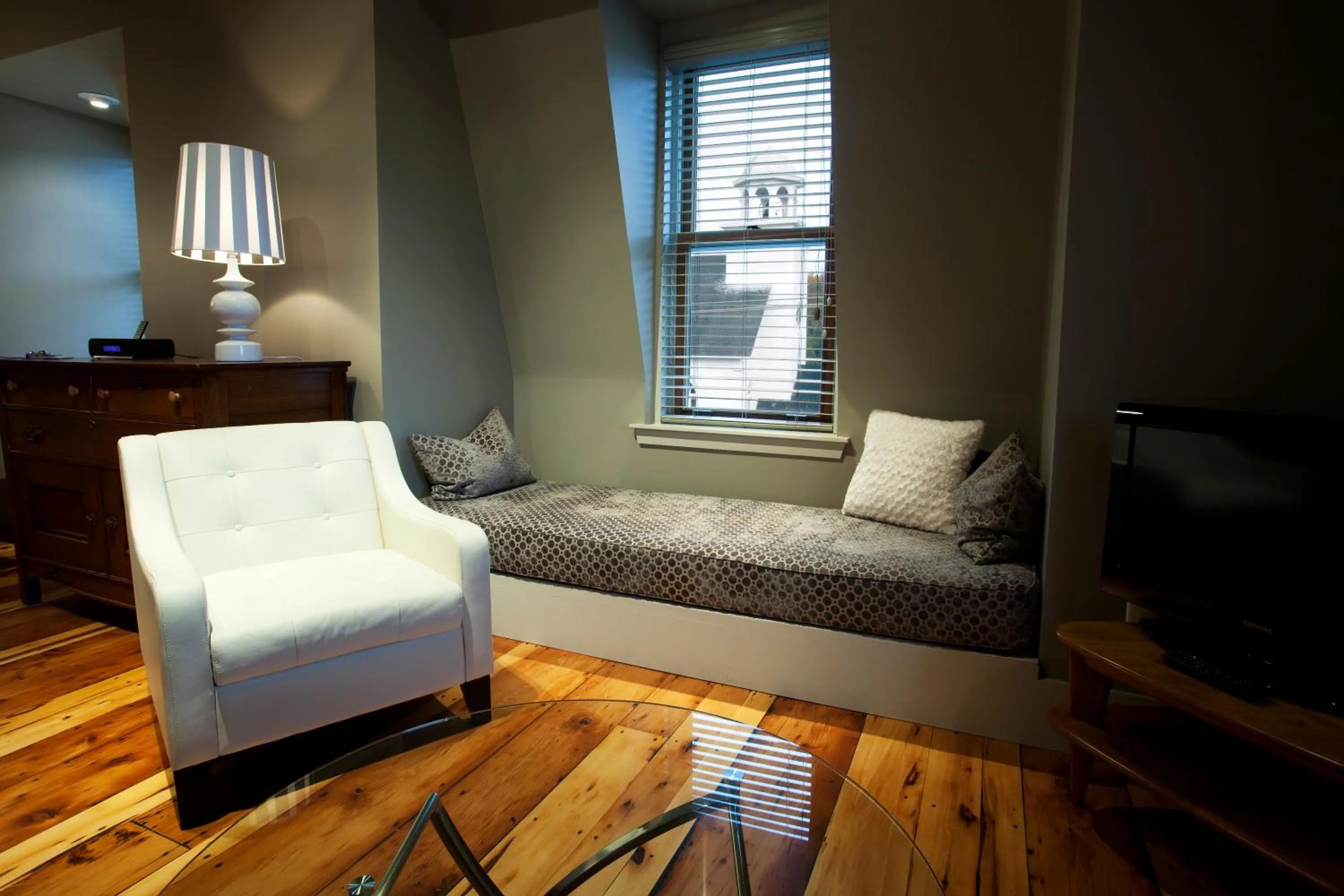 Seating area in Le Pleasant Hôtel & Café