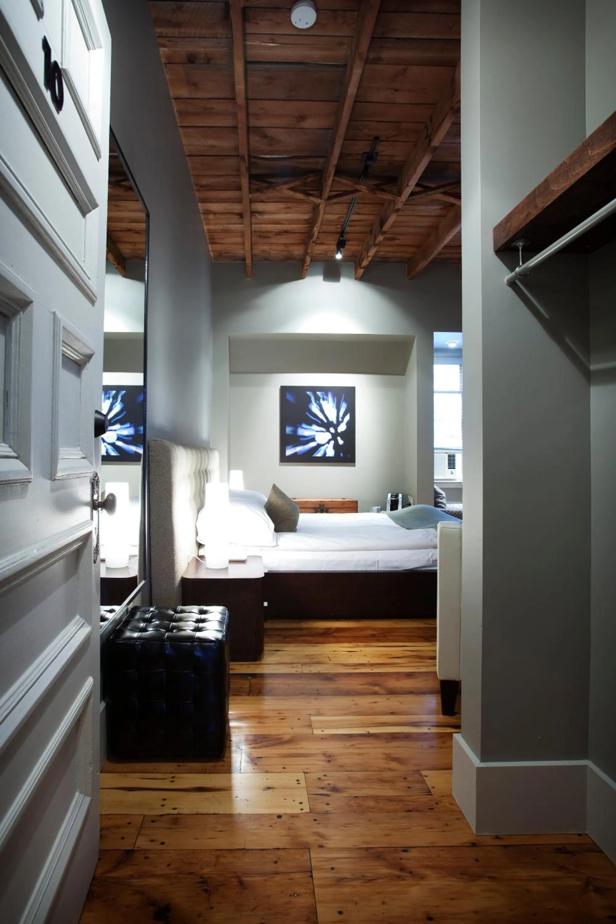 Photo of the whole room, Bed in Le Pleasant Hôtel & Café