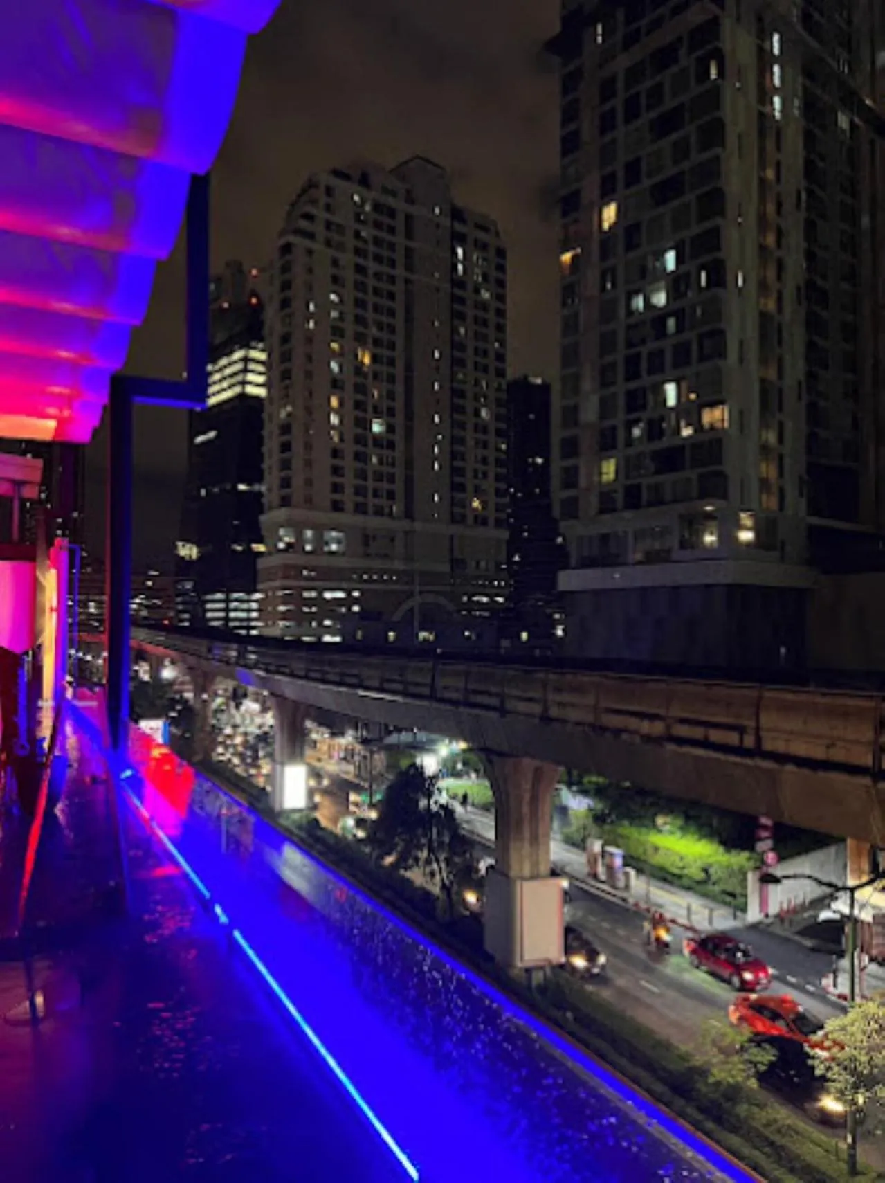 Night in The poshtel Bangkok By Benya