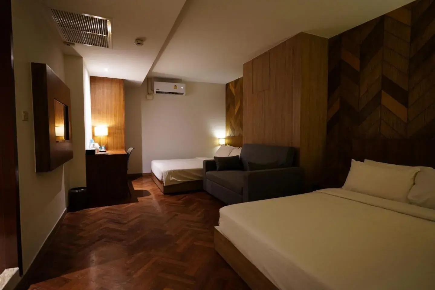 Family Room with Private Bathroom in The poshtel Bangkok By Benya Family Room with Private Bathroom in The poshtel Bangkok By Benya