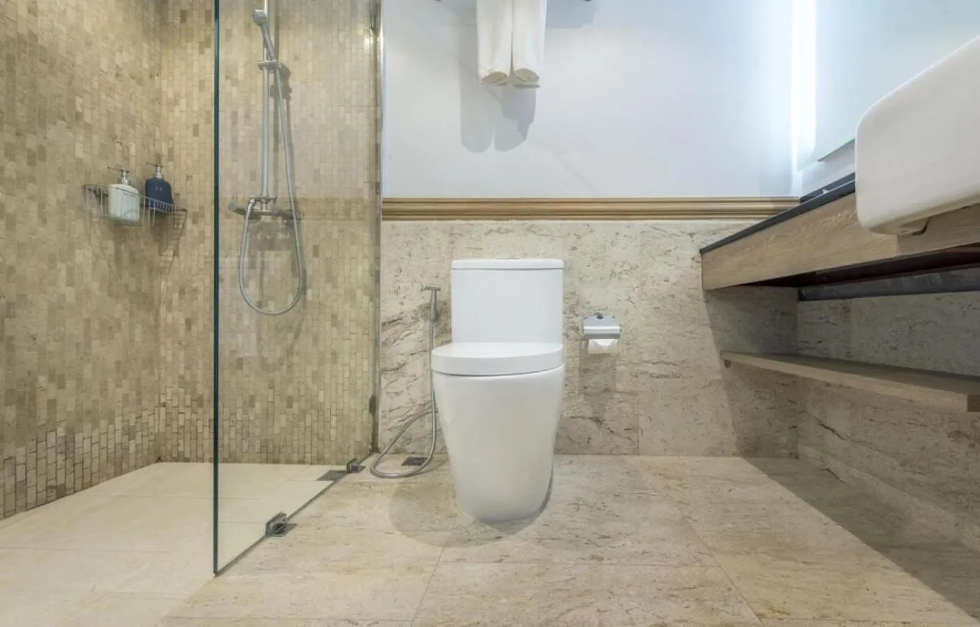 Bathroom in The poshtel Bangkok By Benya