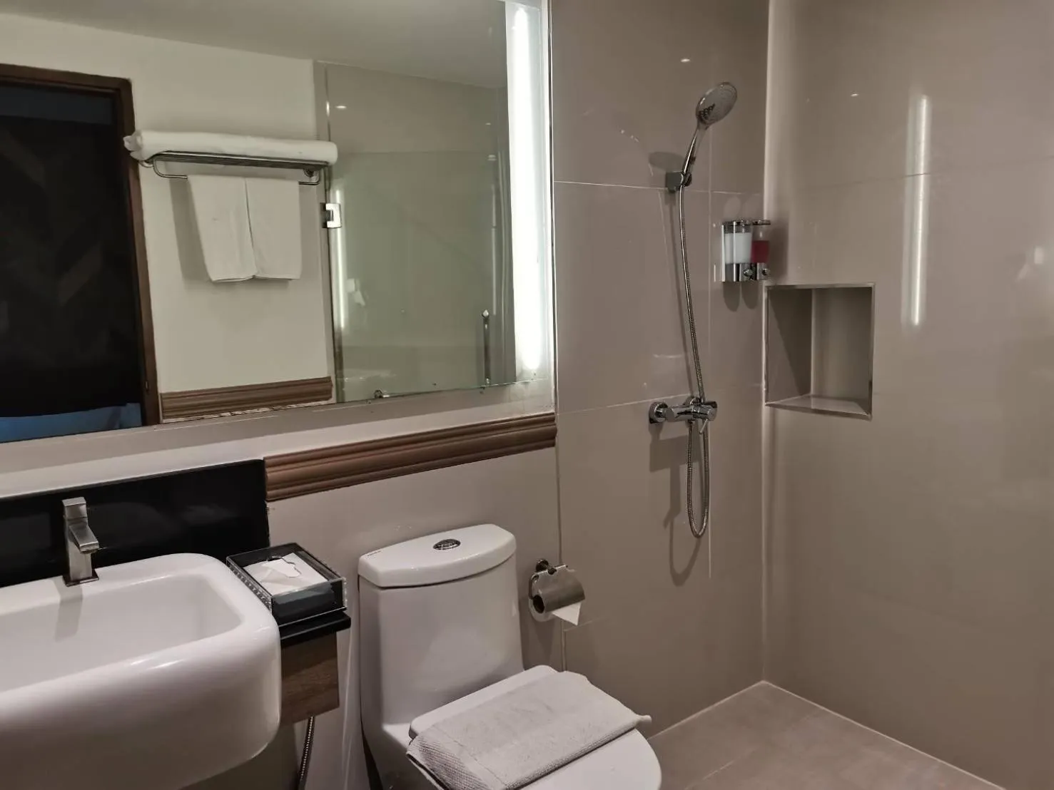 Bathroom in The poshtel Bangkok By Benya