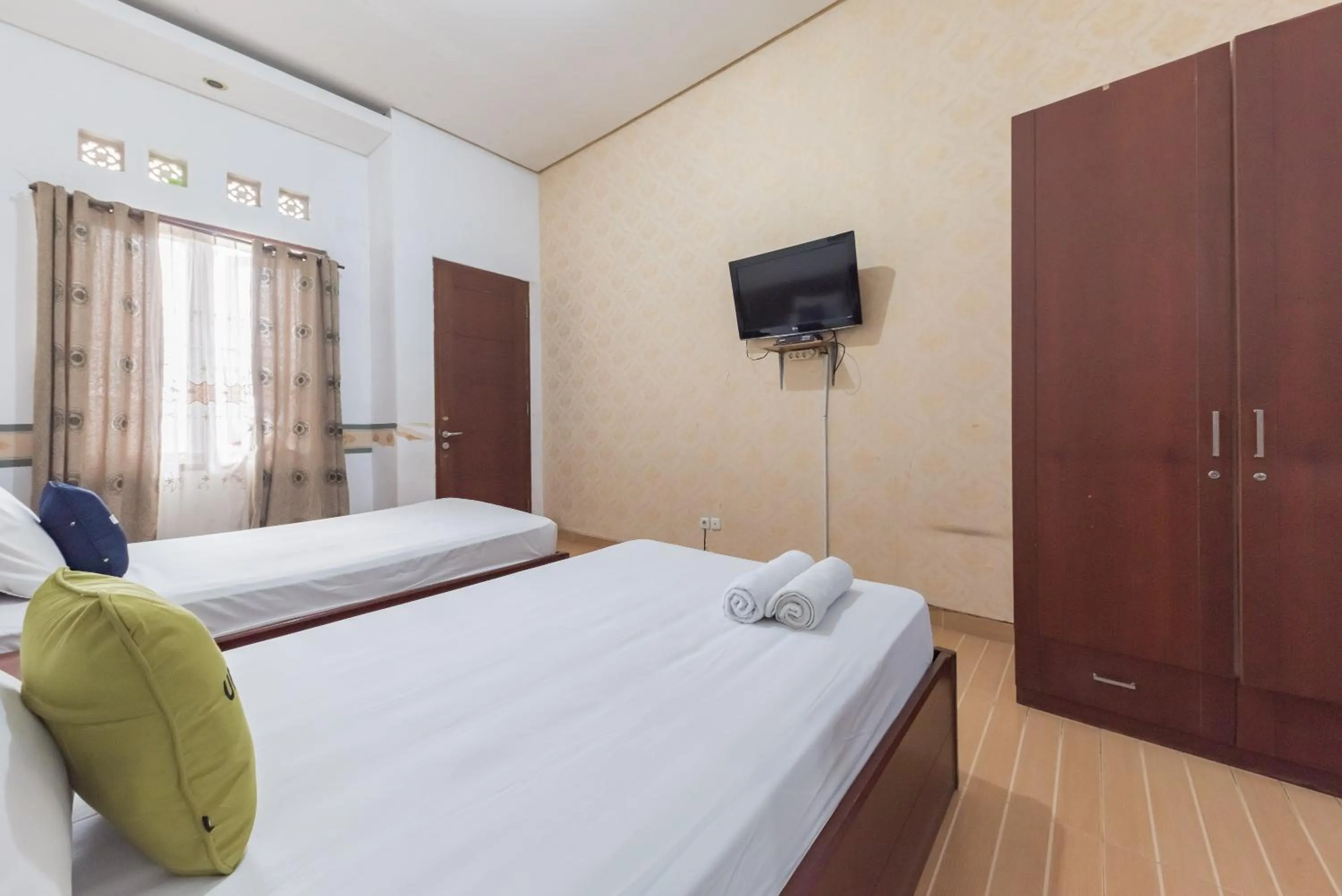 Bed in Urbanview Resort Anty Cisarua Tugu Puncak by RedDoorz