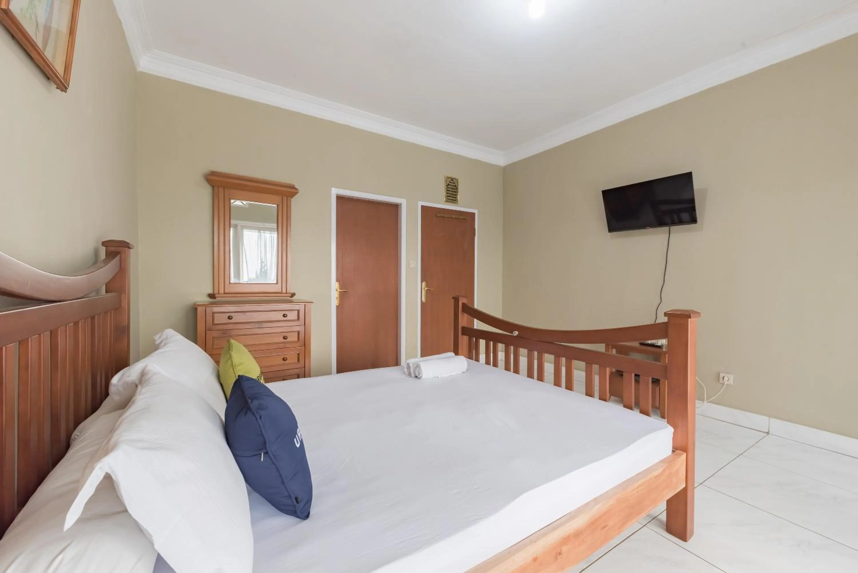 Bed in Urbanview Resort Anty Cisarua Tugu Puncak by RedDoorz