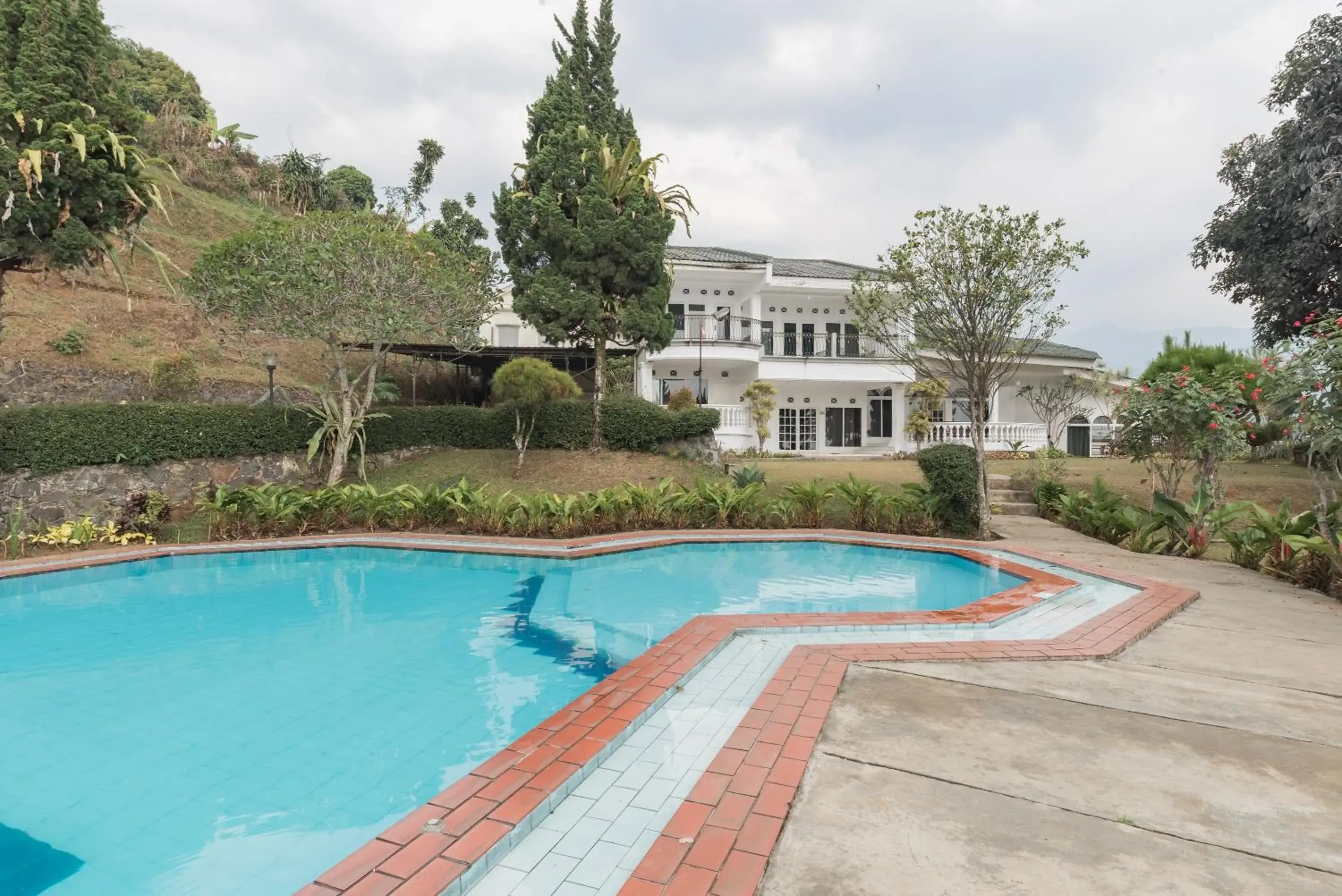 Swimming pool in Urbanview Resort Anty Cisarua Tugu Puncak by RedDoorz Swimming pool in Urbanview Resort Anty Cisarua Tugu Puncak by RedDoorz