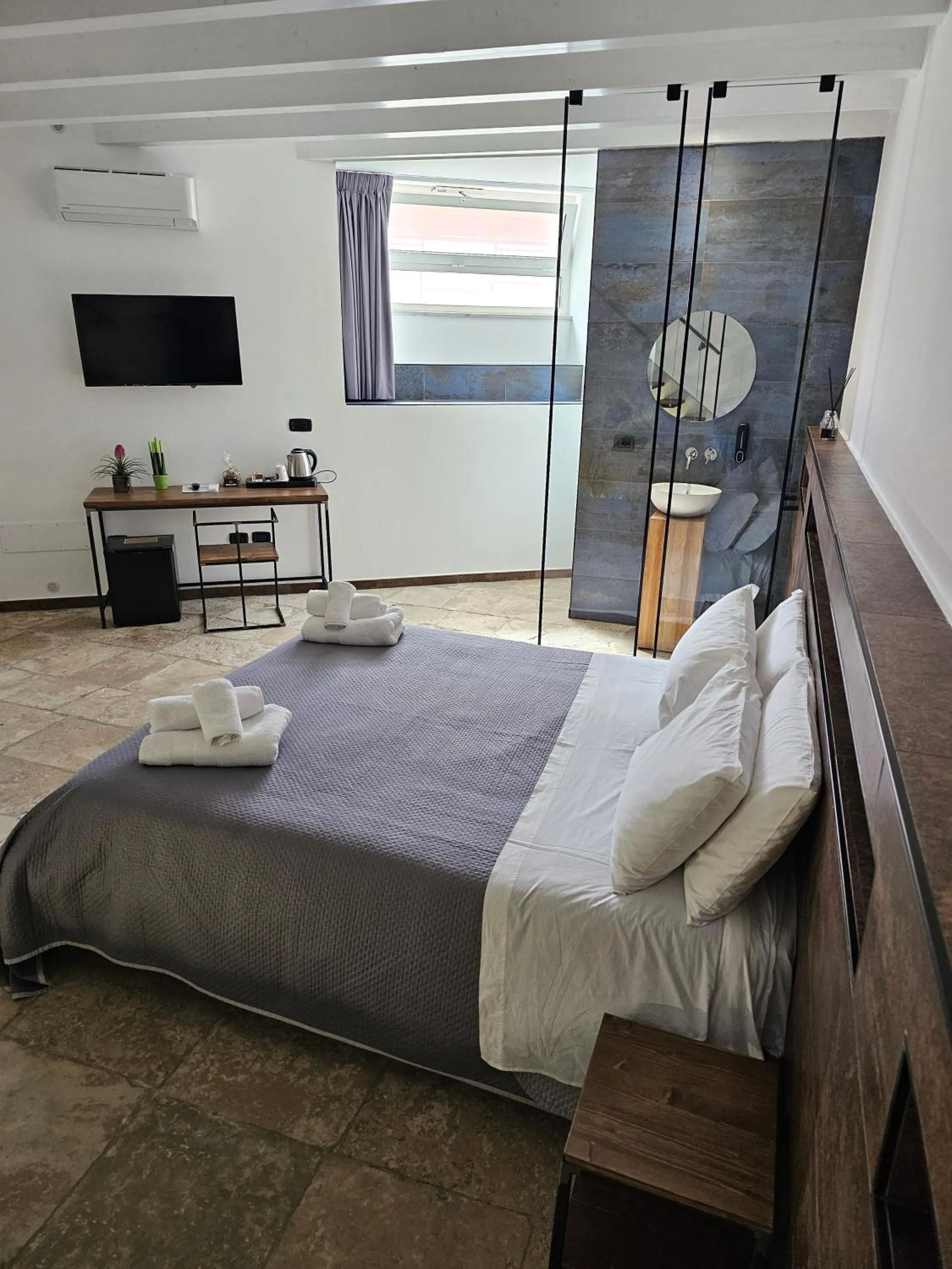 Photo of the whole room, Bed in Binario1 Rooms