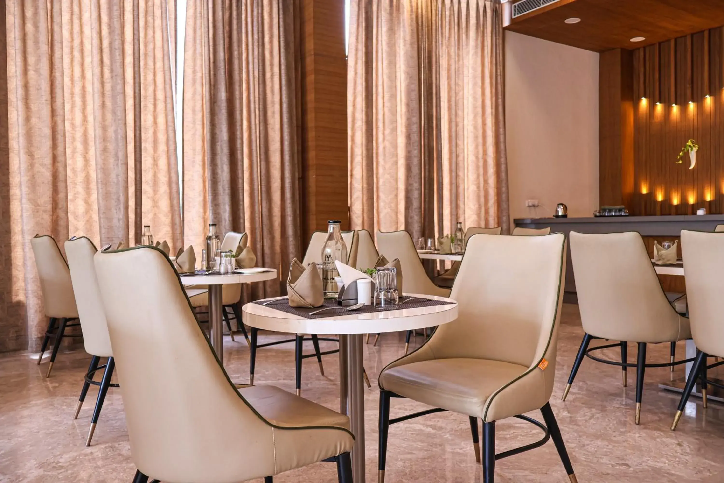 Restaurant/places to eat in HHW Buddha Lineage Restaurant/places to eat in HHW Buddha Lineage