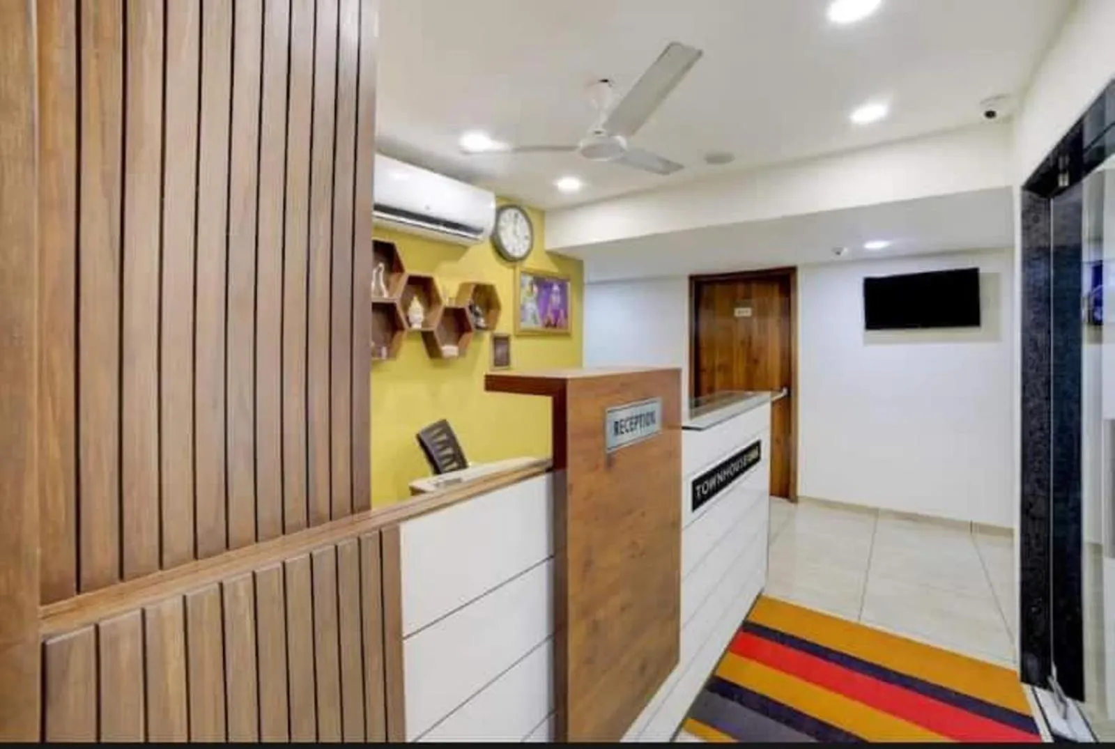 Lobby or reception in Leo Hotel