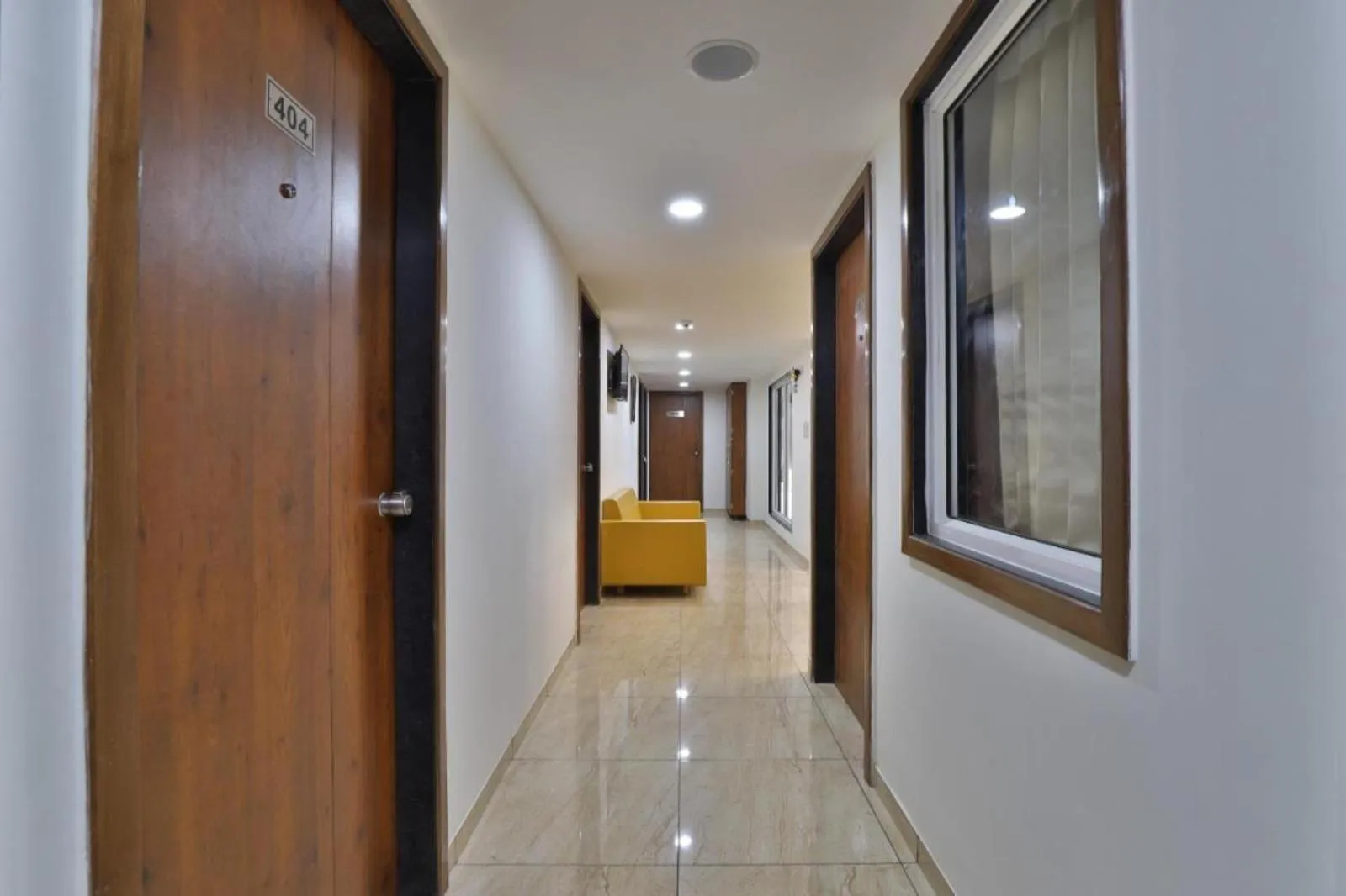 Lobby or reception, Bed in Leo Hotel