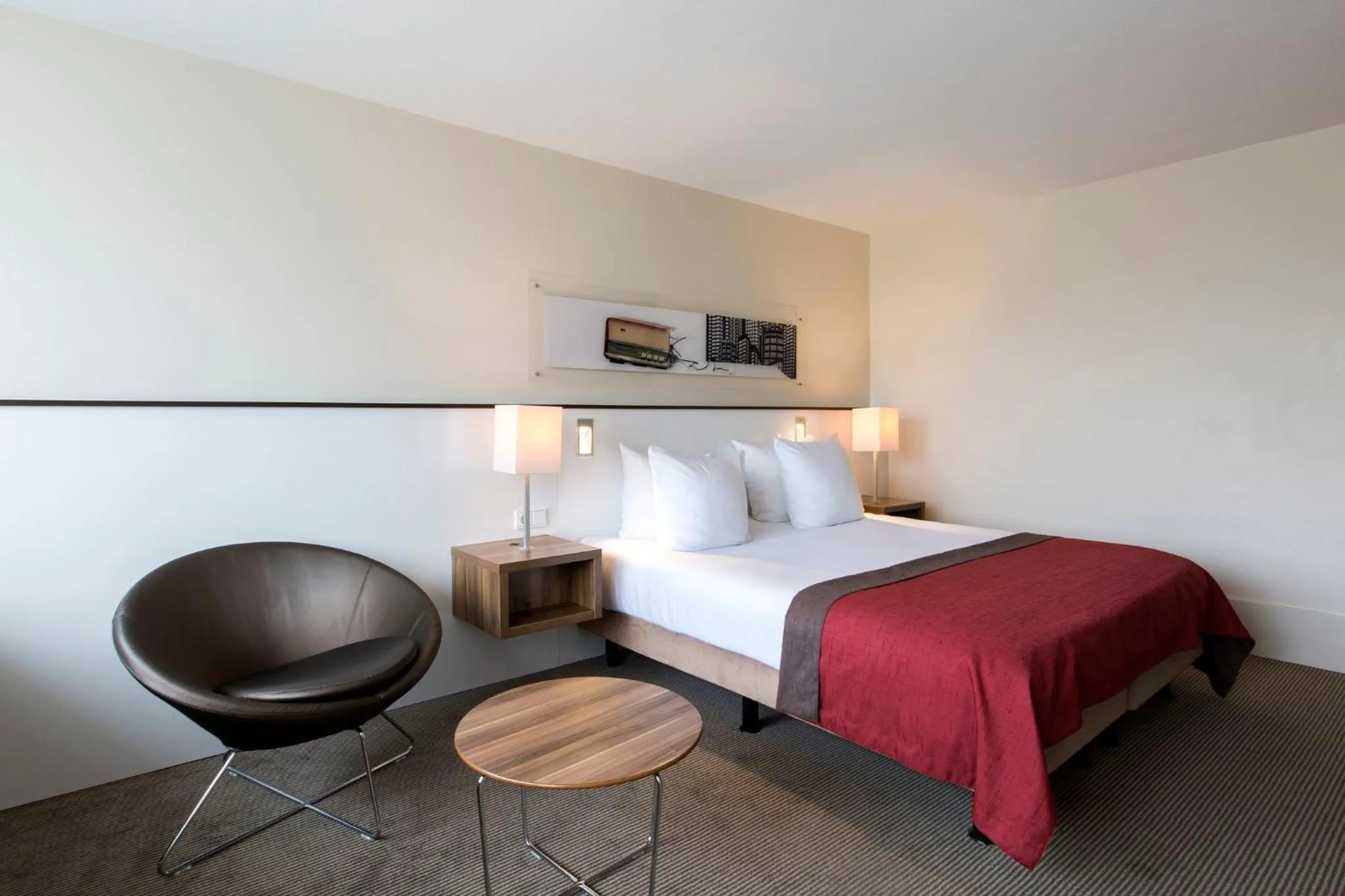 Photo of the whole room, Bed in Holiday Inn Eindhoven Centre by IHG