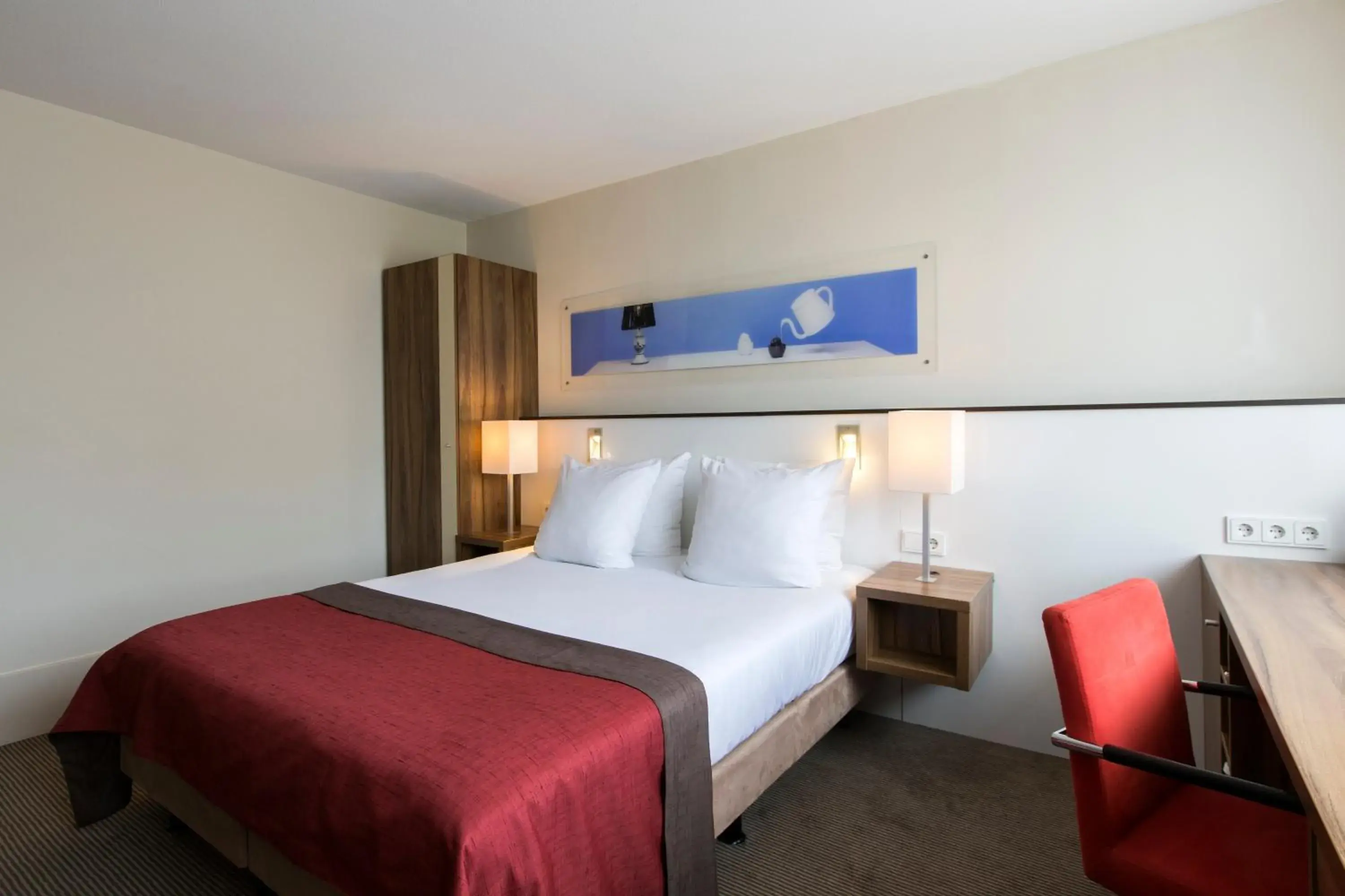 Standard Queen Room in Holiday Inn Eindhoven Centre by IHG Standard Queen Room in Holiday Inn Eindhoven Centre by IHG