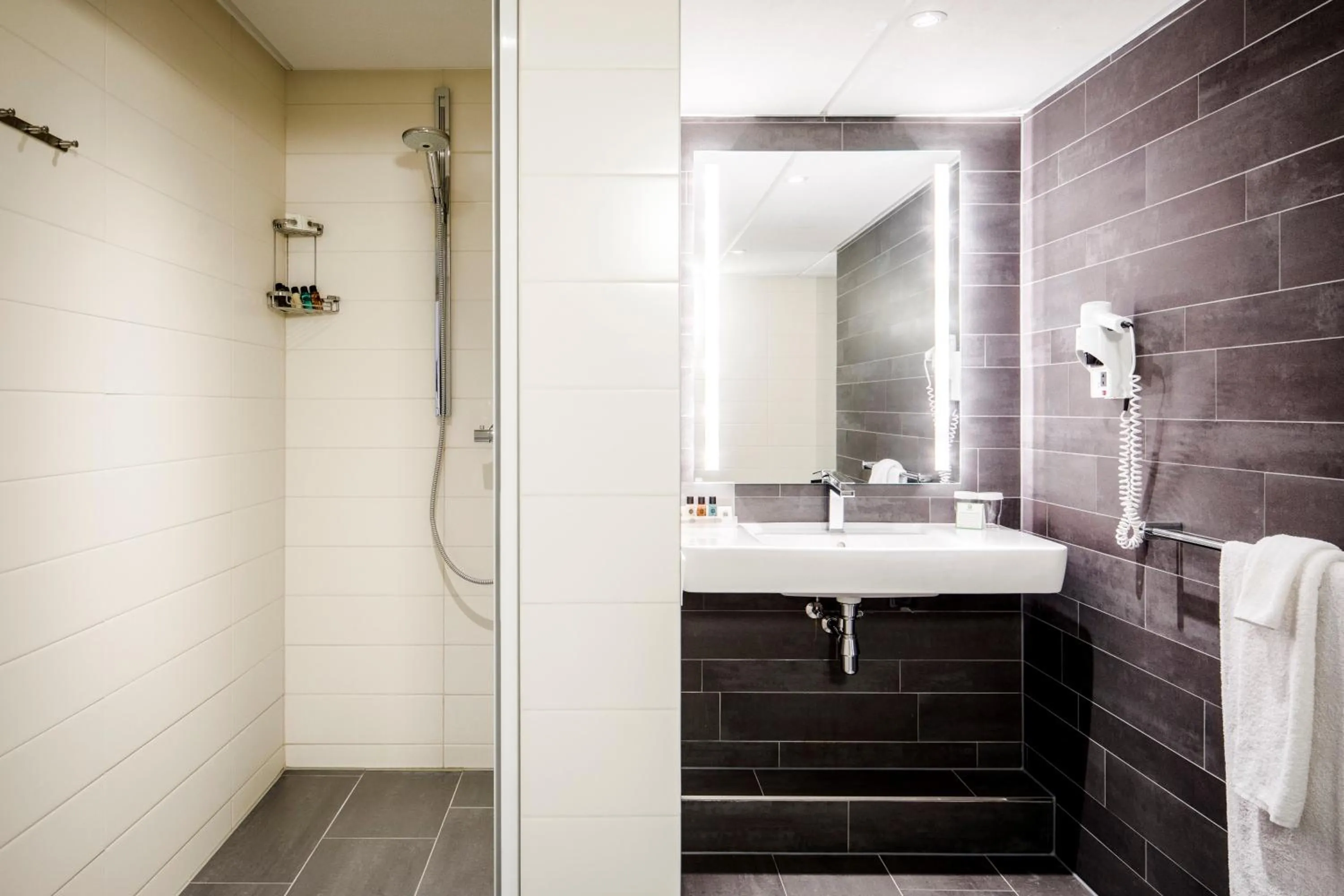 Photo of the whole room in Holiday Inn Eindhoven Centre by IHG