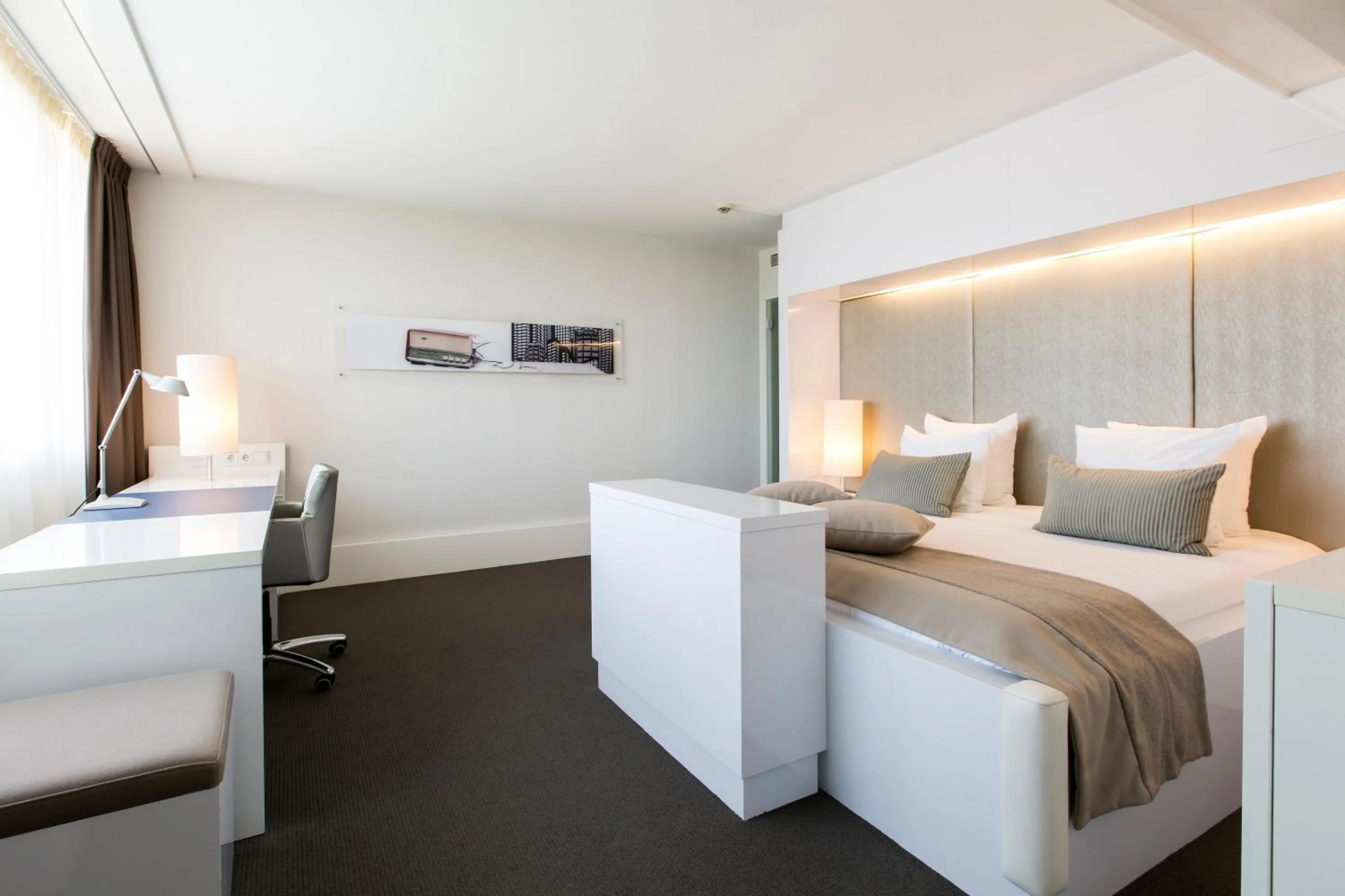 Photo of the whole room, Bed in Holiday Inn Eindhoven Centre by IHG
