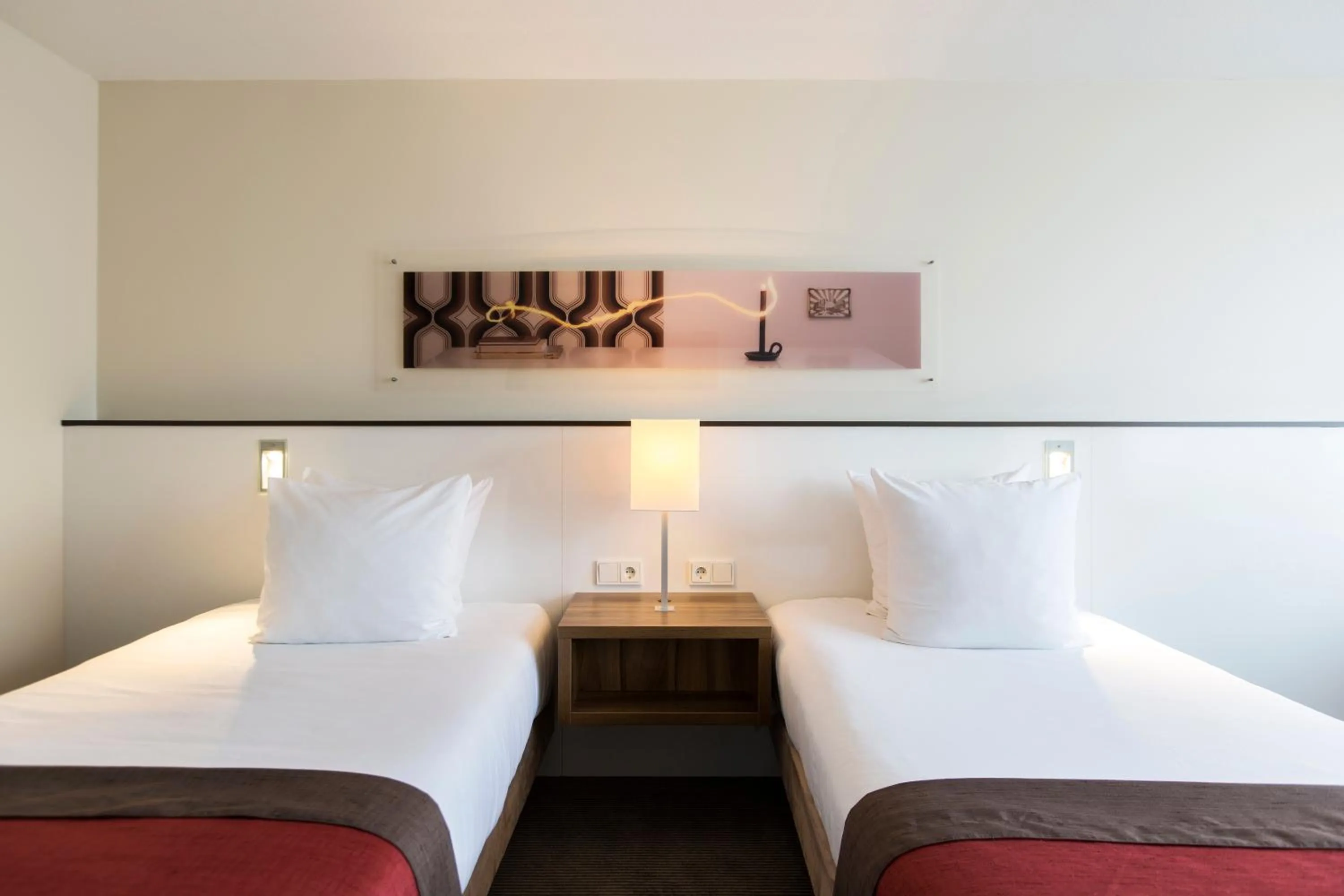 Photo of the whole room, Bed in Holiday Inn Eindhoven Centre by IHG