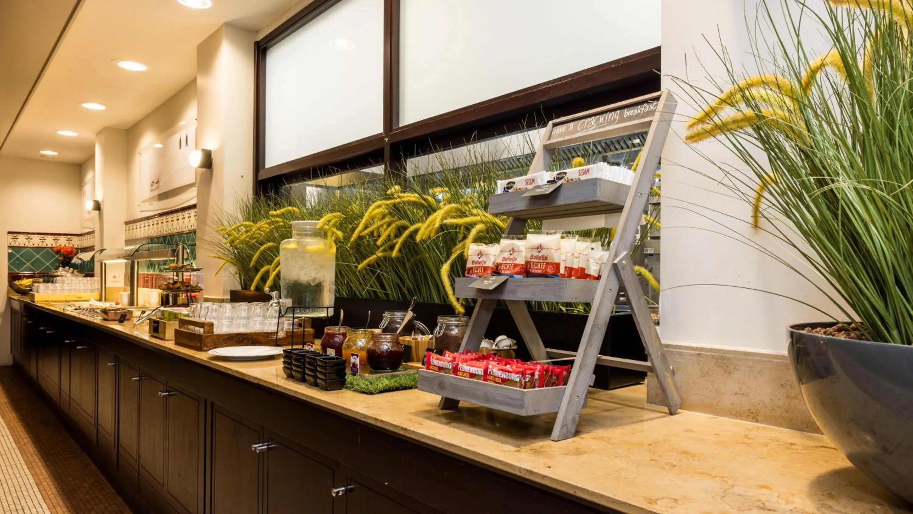 Restaurant/places to eat in Holiday Inn Eindhoven Centre by IHG