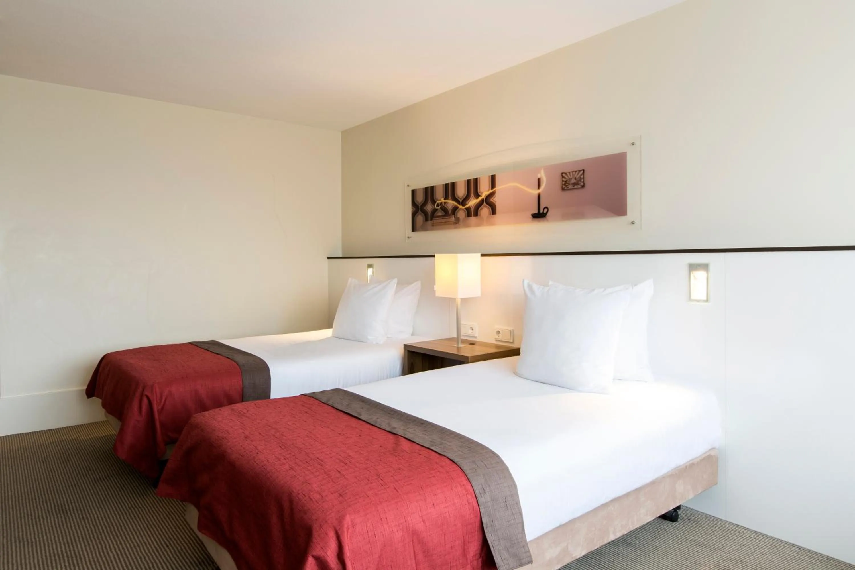 Photo of the whole room, Bed in Holiday Inn Eindhoven Centre by IHG