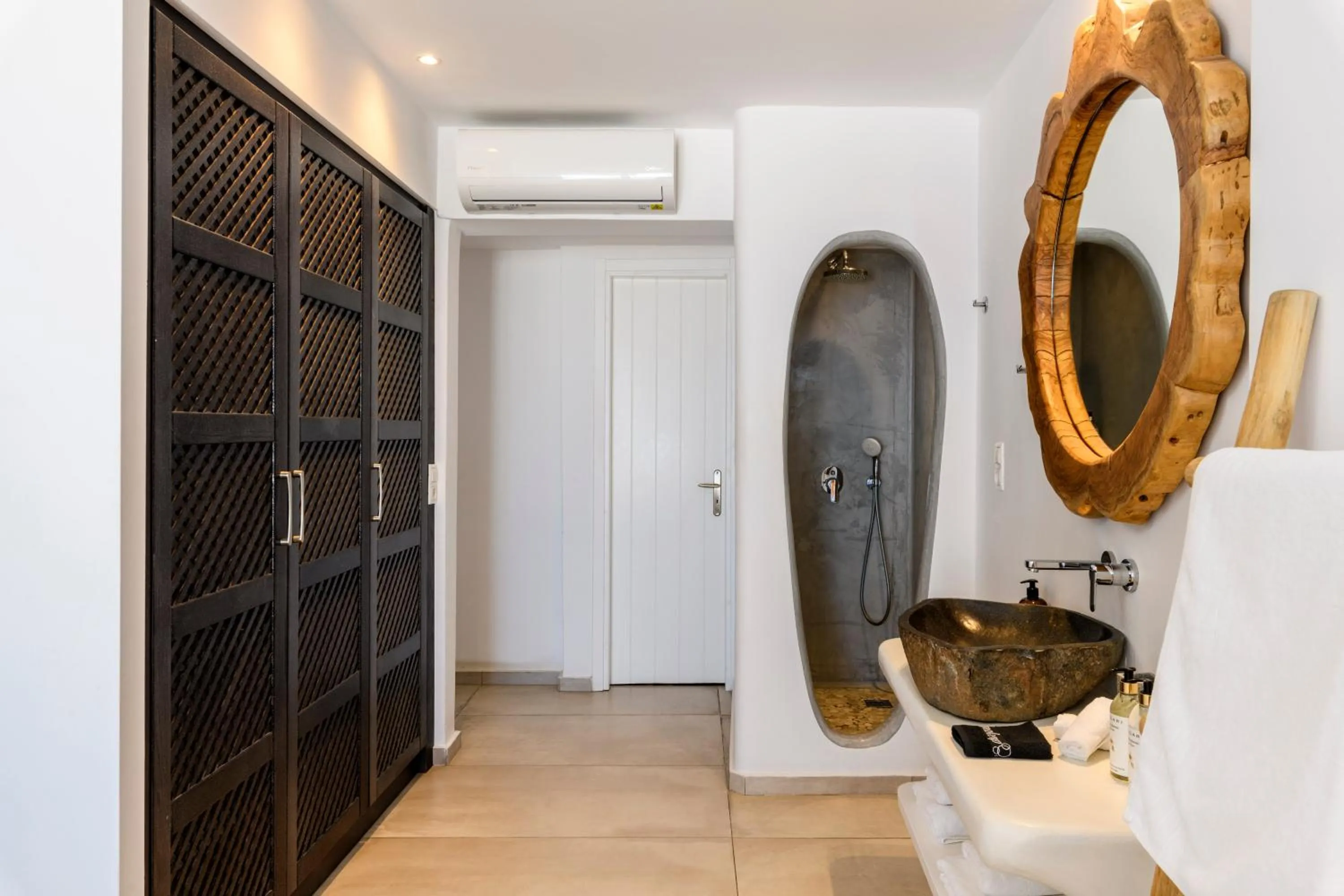 Bathroom in Casa Anna Suites
