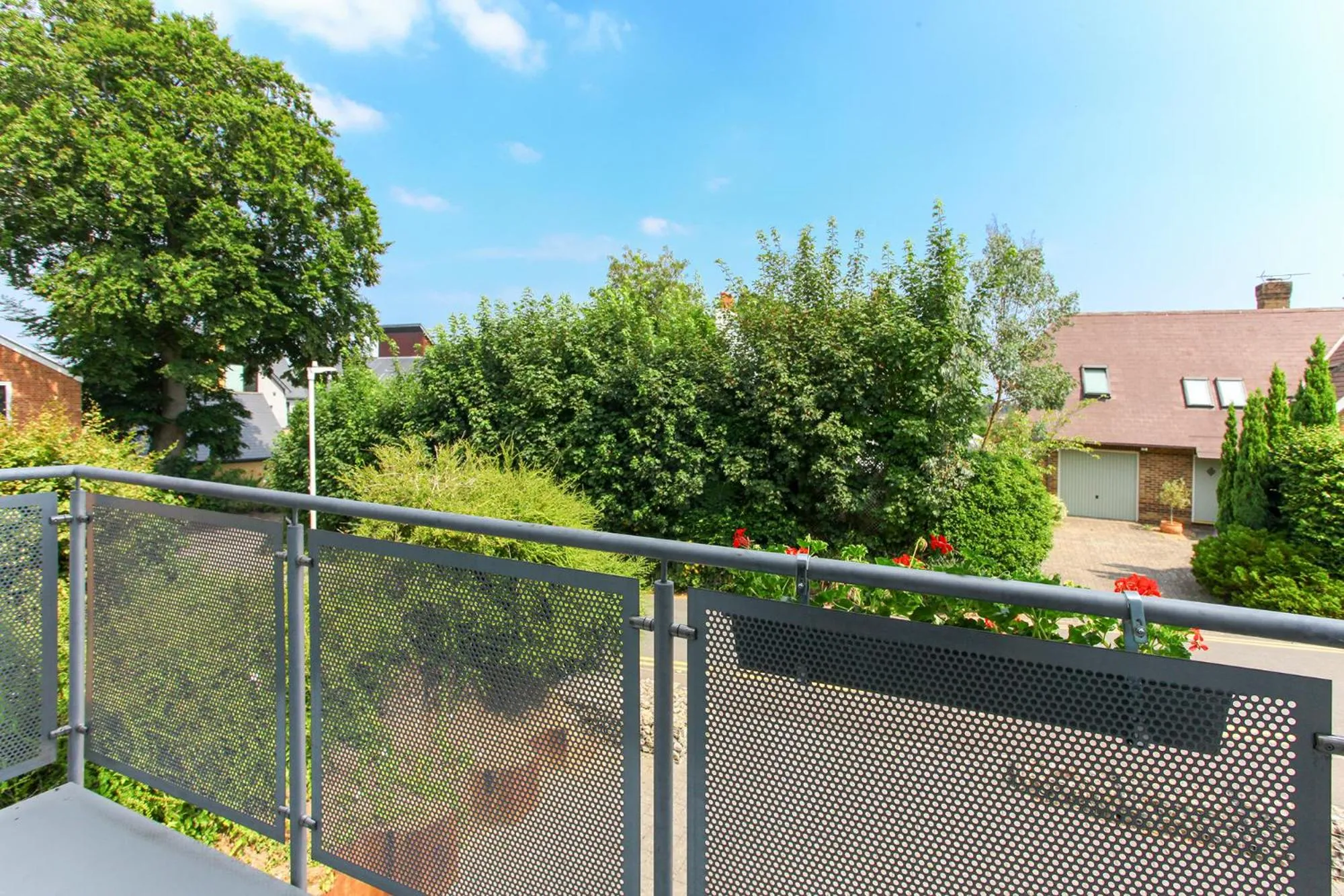 Contemporary bolthole, short walk from City