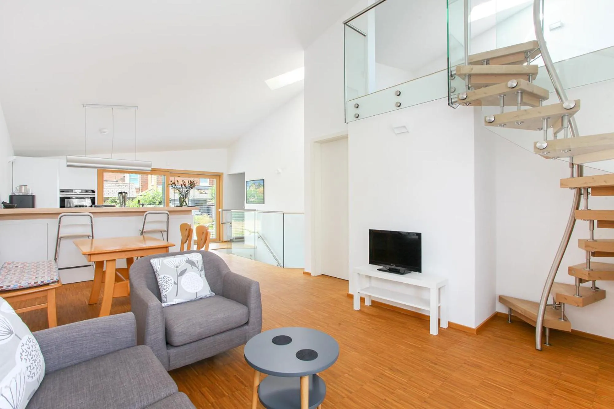 Contemporary bolthole, short walk from City