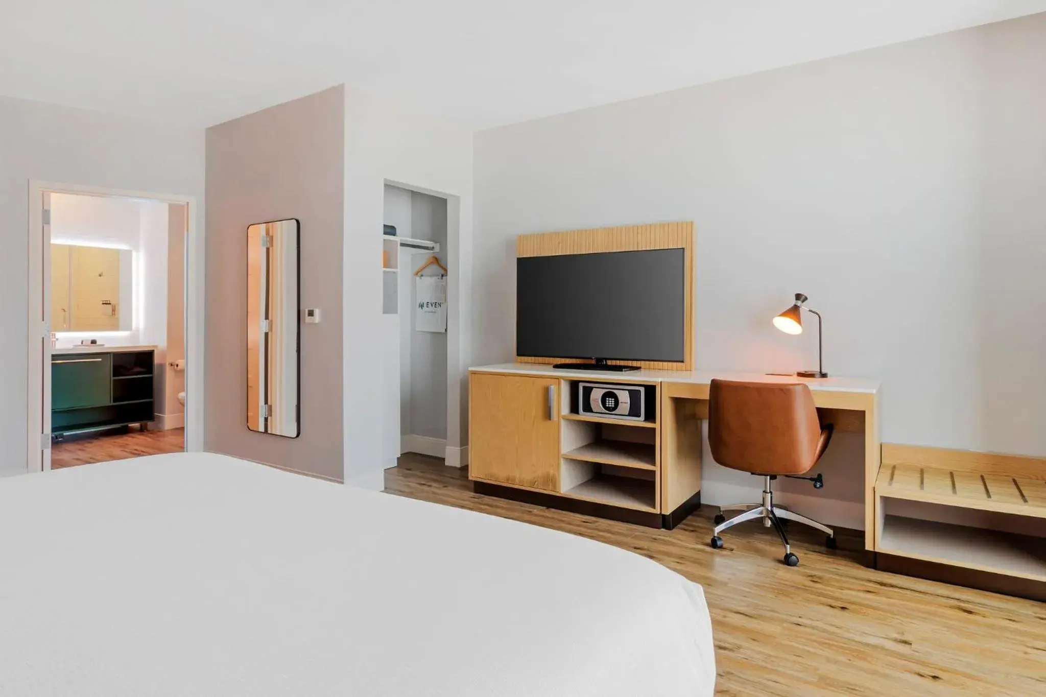 Photo of the whole room, Bed in EVEN Hotel Waco - University Area by IHG Photo of the whole room, Bed in EVEN Hotel Waco - University Area by IHG