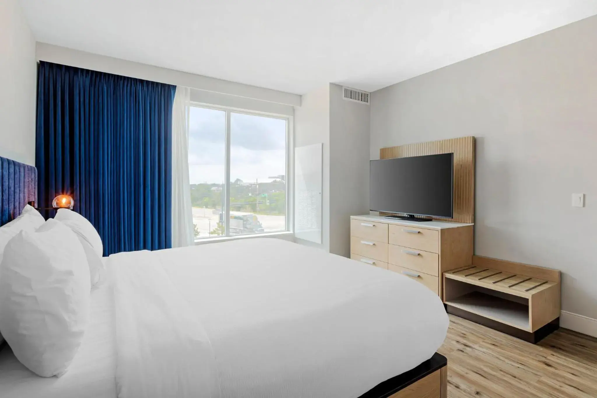 Double Room with Two Double Beds - Hearing Mobility Access with Tub - Non-Smoking in EVEN Hotel Waco - University Area by IHG Double Room with Two Double Beds - Hearing Mobility Access with Tub - Non-Smoking in EVEN Hotel Waco - University Area by IHG