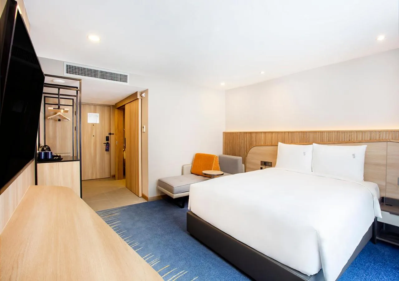 Bedroom, Bed in Holiday Inn Express & Suites Bangkok Central Pier by IHG