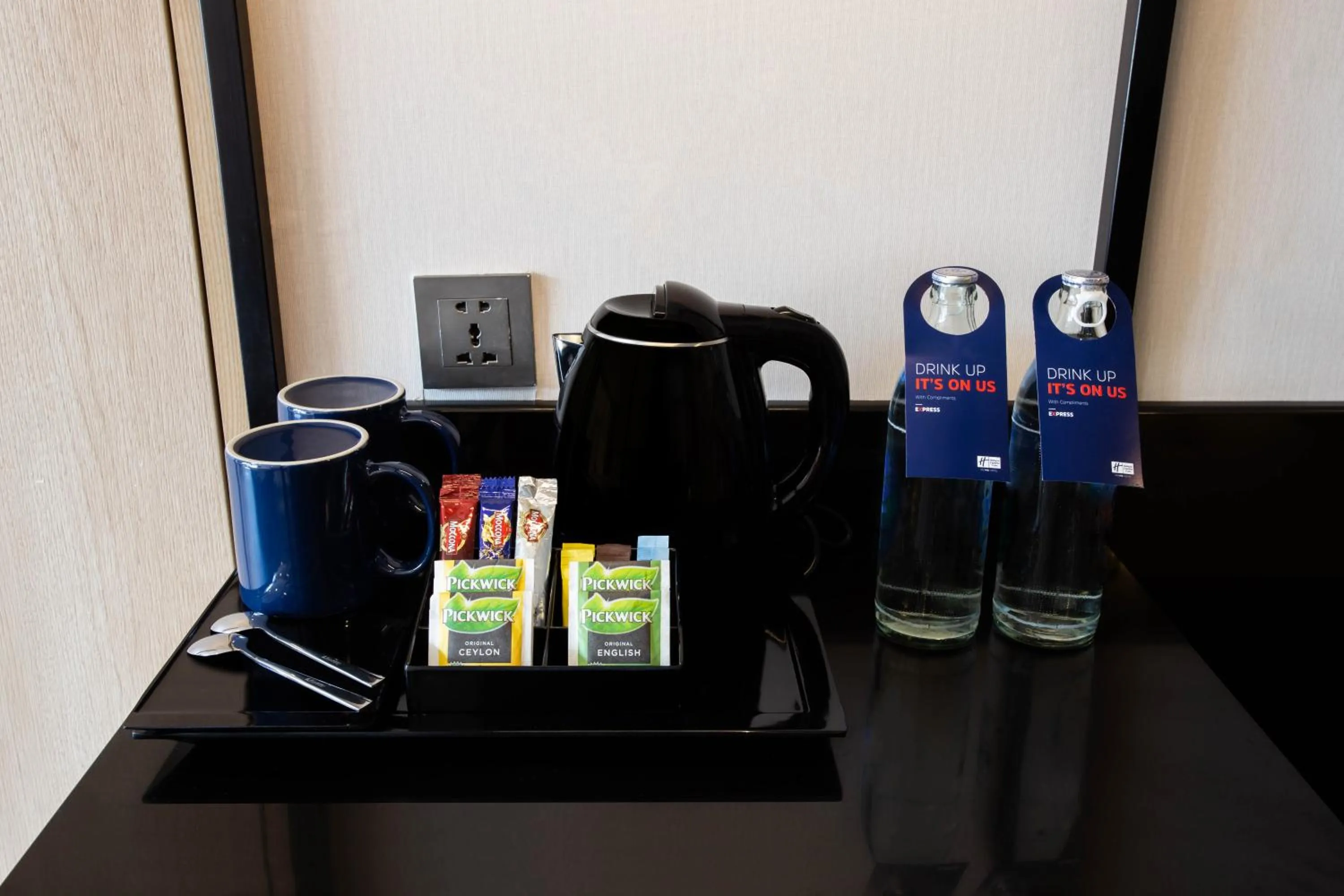 Coffee/tea facilities in Holiday Inn Express & Suites Bangkok Central Pier by IHG