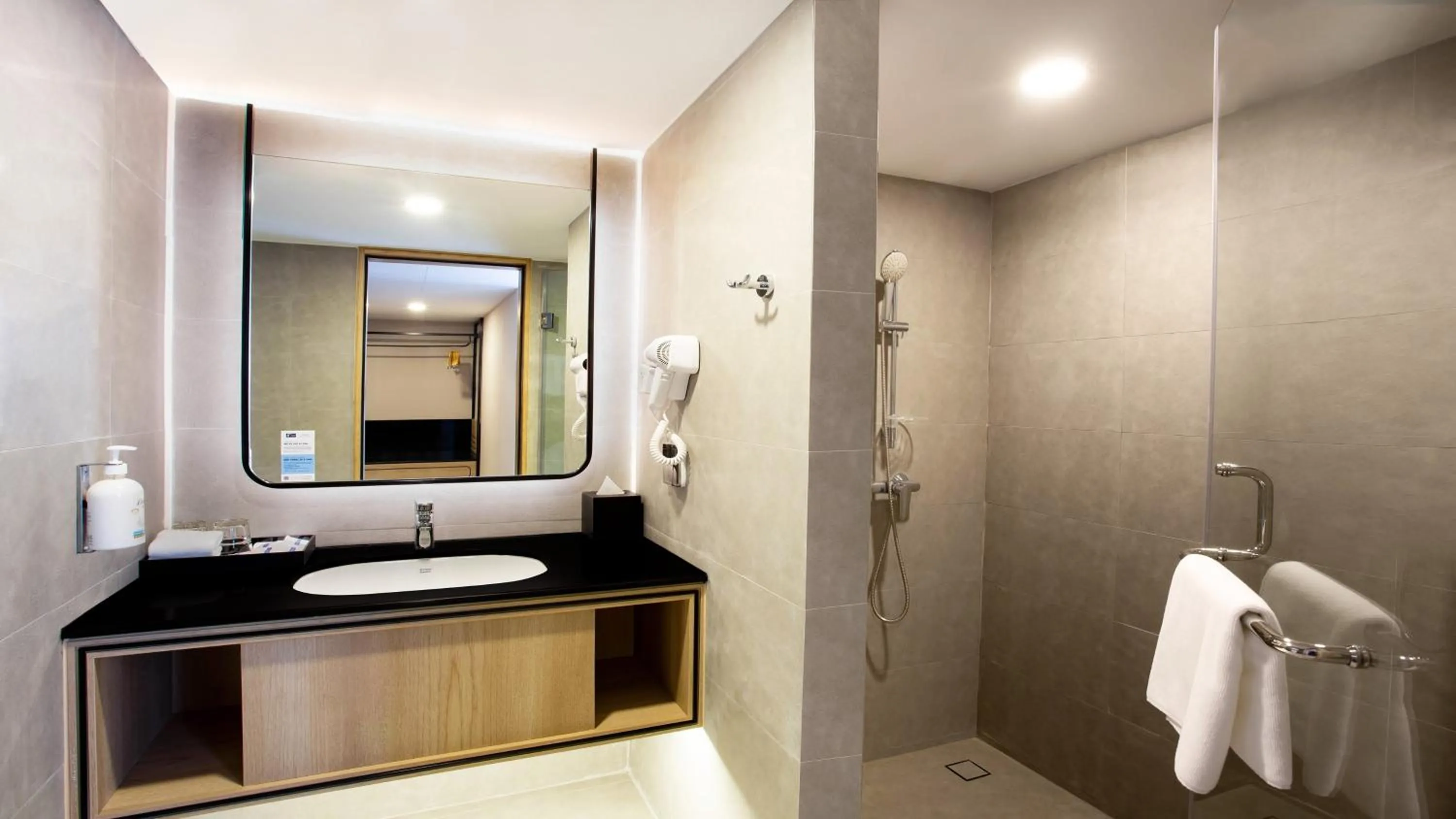 Bathroom in Holiday Inn Express & Suites Bangkok Central Pier by IHG