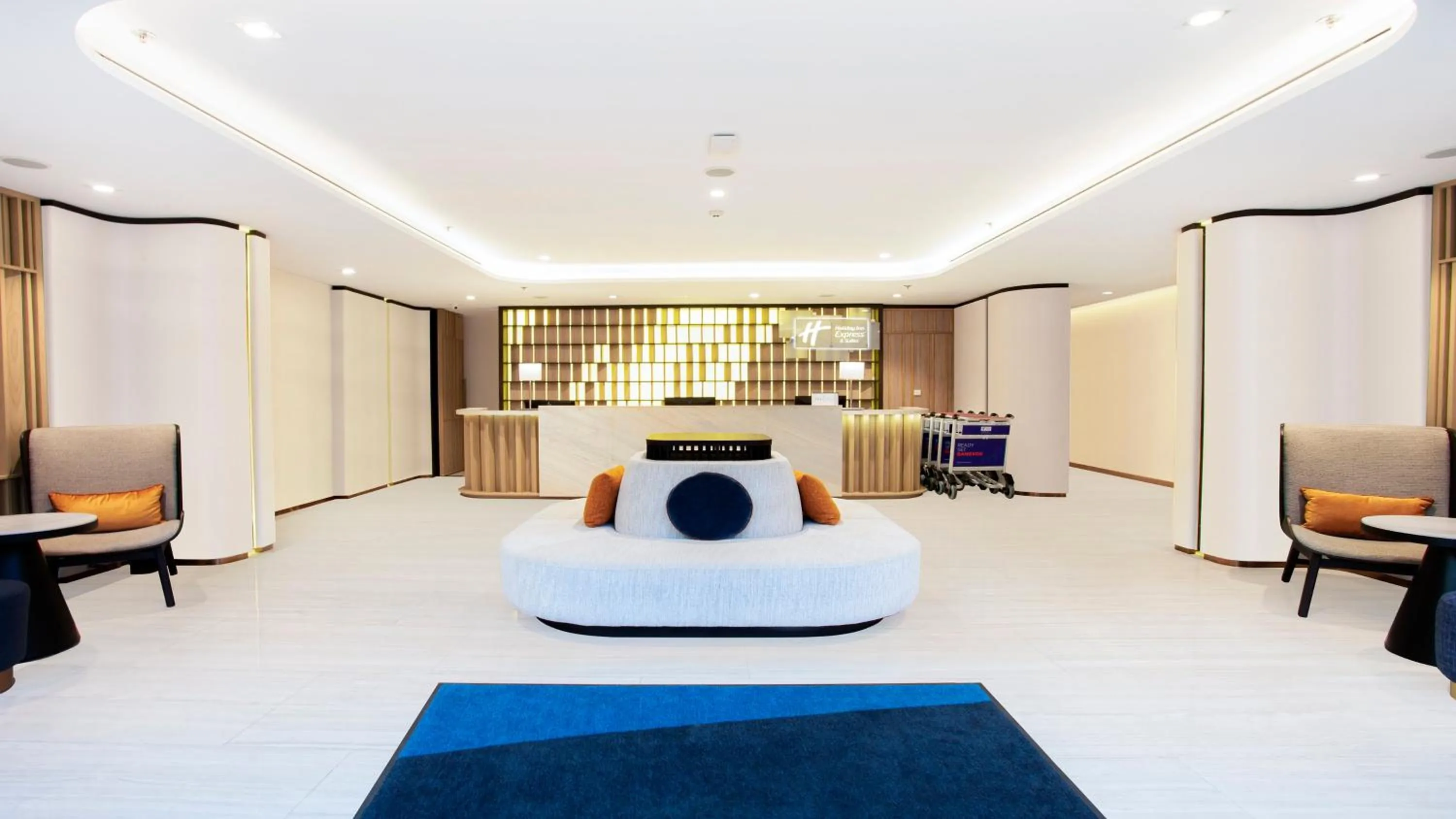 Property building in Holiday Inn Express & Suites Bangkok Central Pier by IHG