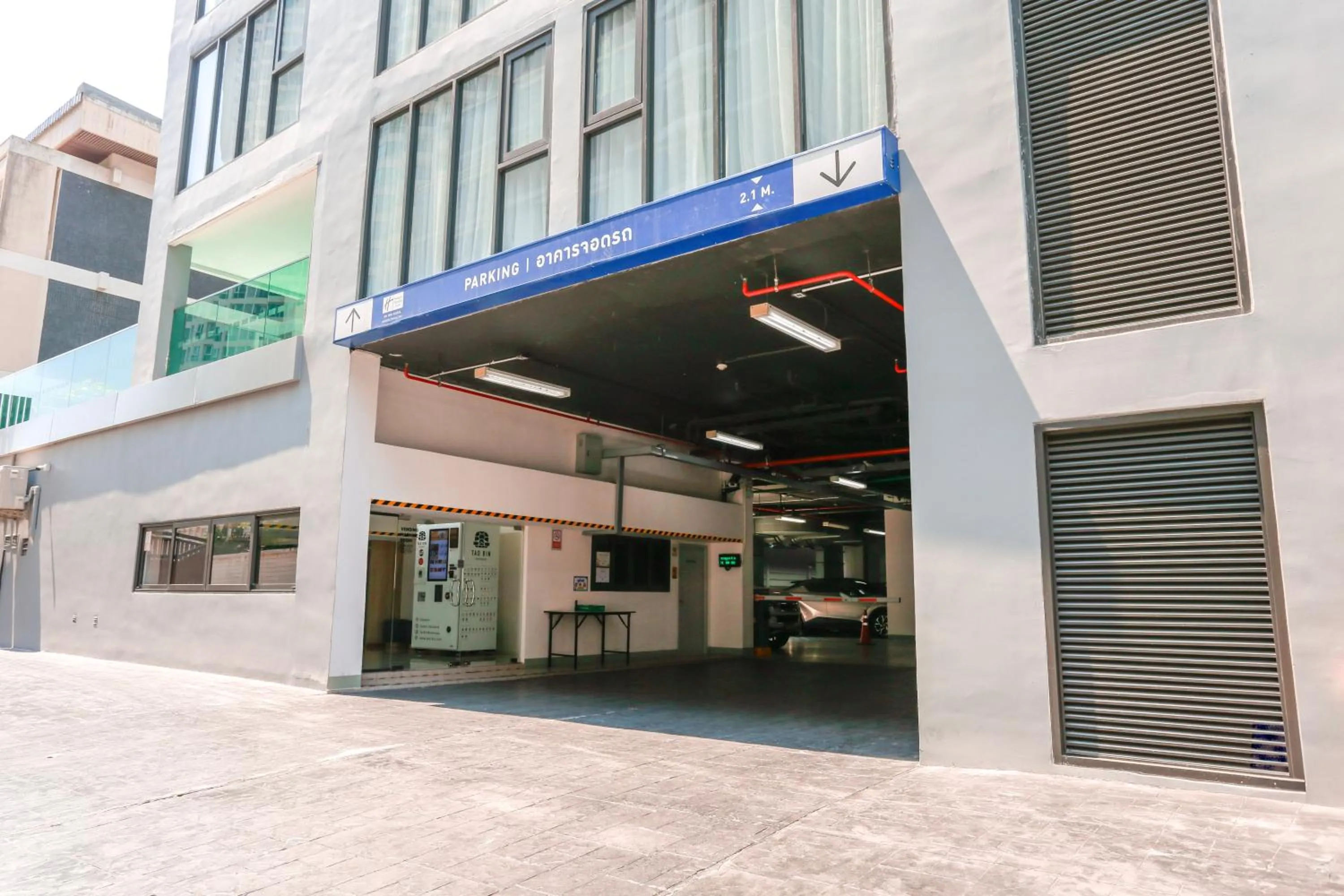 Lobby or reception in Holiday Inn Express & Suites Bangkok Central Pier by IHG