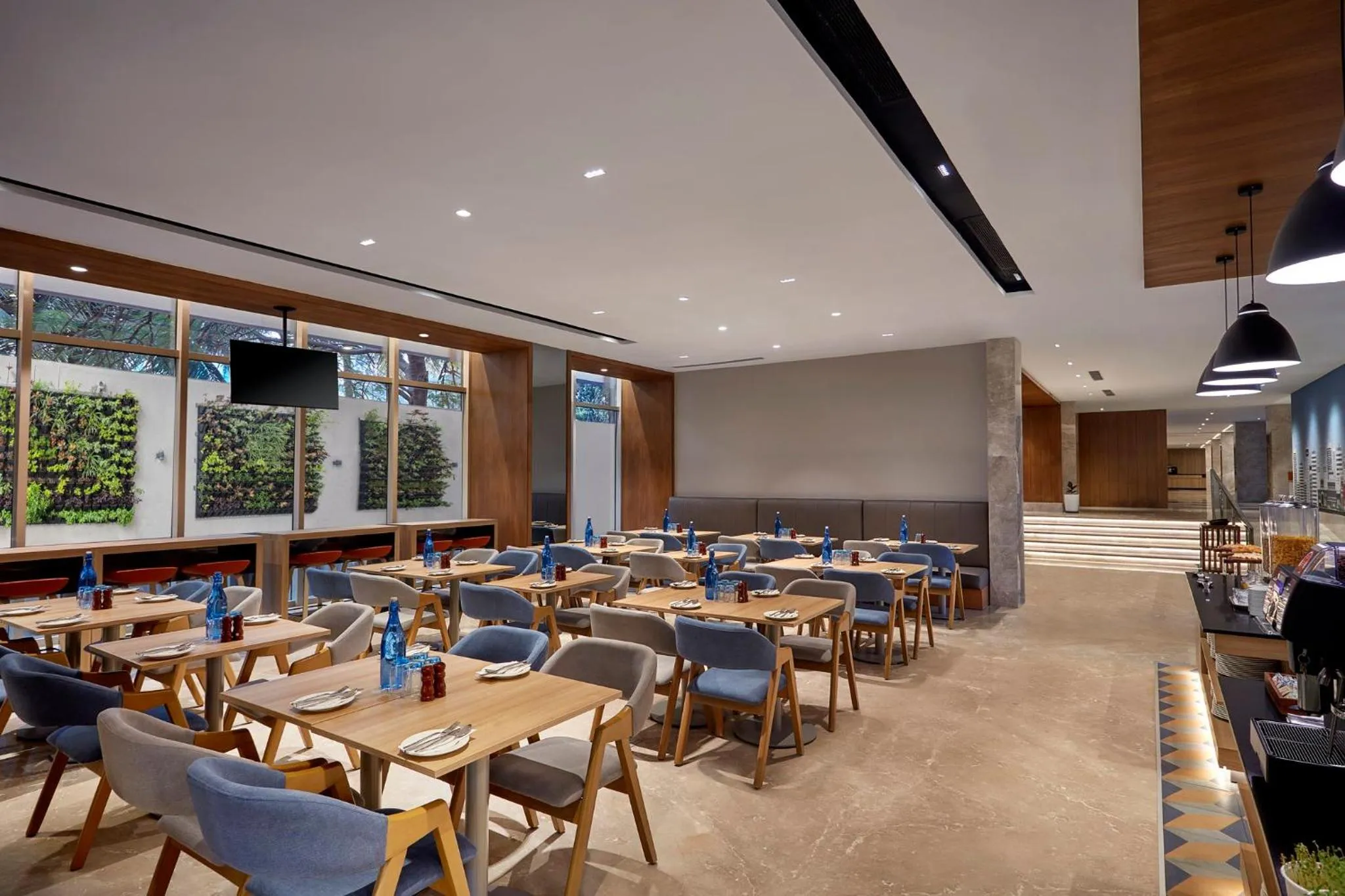 Restaurant/places to eat in Holiday Inn Express Bengaluru Bommasandra by IHG