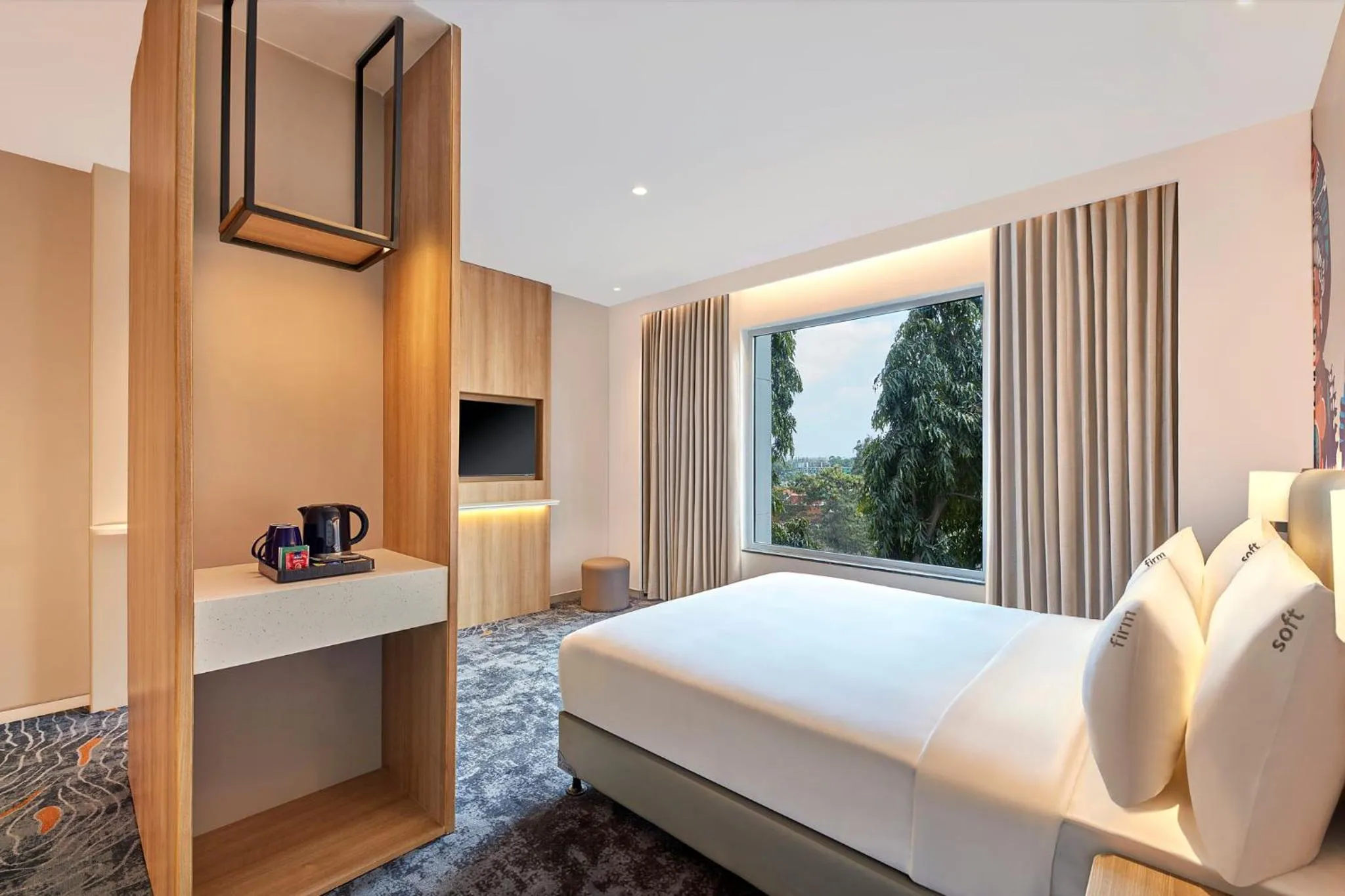 Photo of the whole room, Bed in Holiday Inn Express Bengaluru Bommasandra by IHG