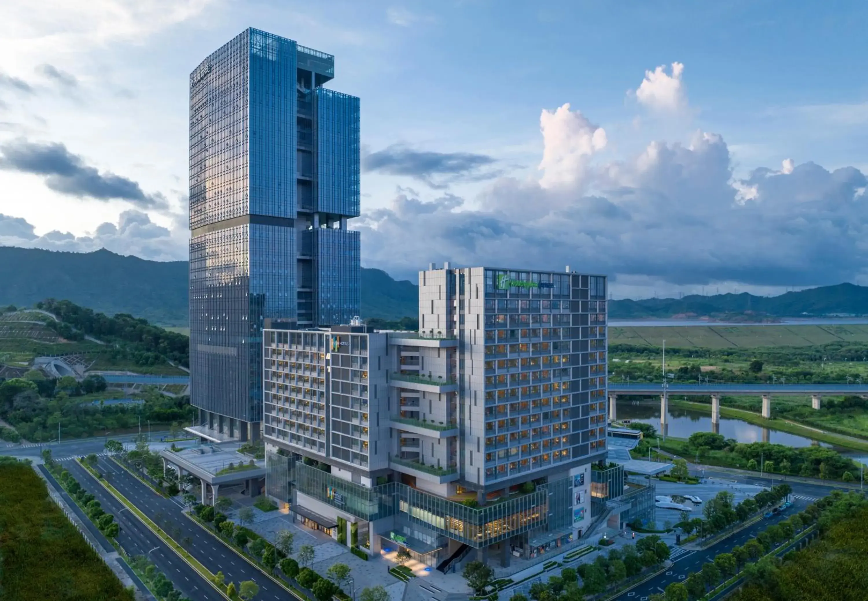 Property building in Holiday Inn Express Shenzhen Guangming Cloud Park by IHG Property building in Holiday Inn Express Shenzhen Guangming Cloud Park by IHG