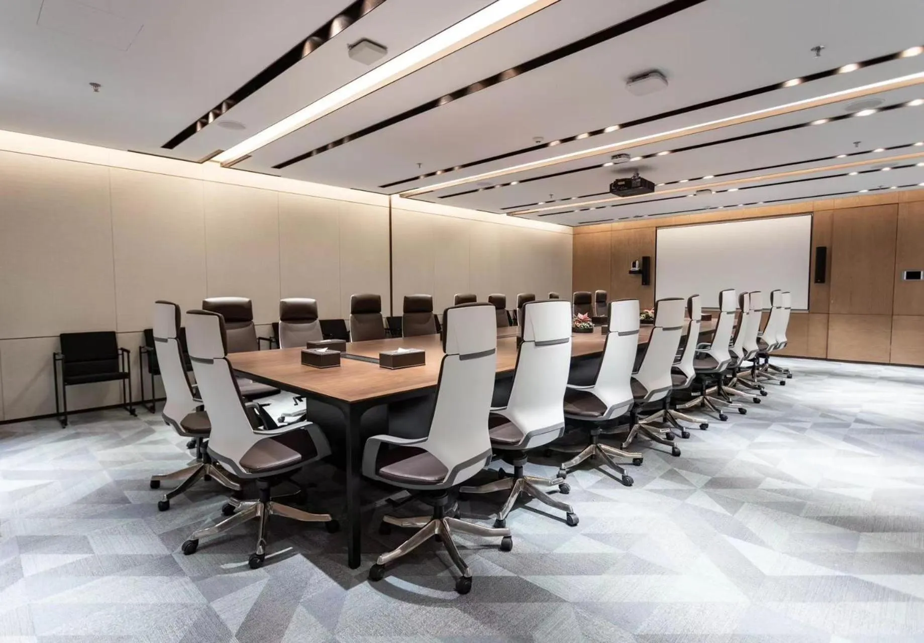 Meeting/conference room in Holiday Inn Express Shenzhen Guangming Cloud Park by IHG