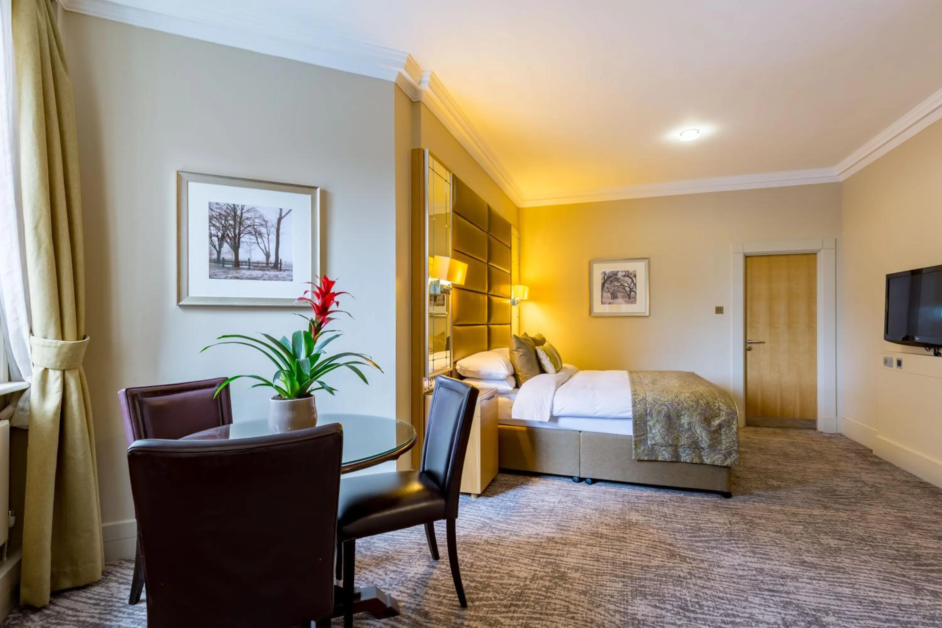 Bed in Woodlands Park Hotel