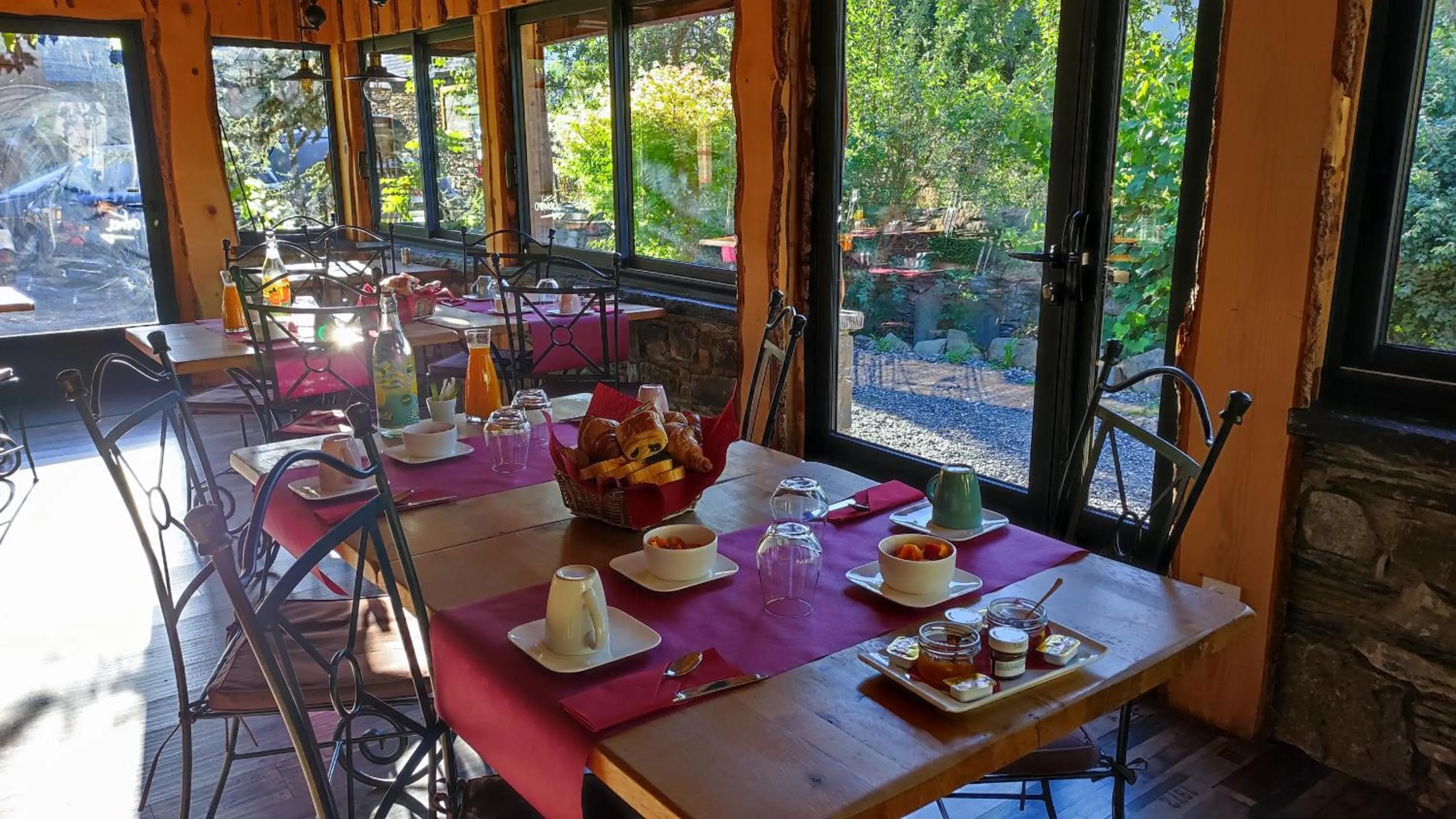 Continental breakfast in L' Auberge du château