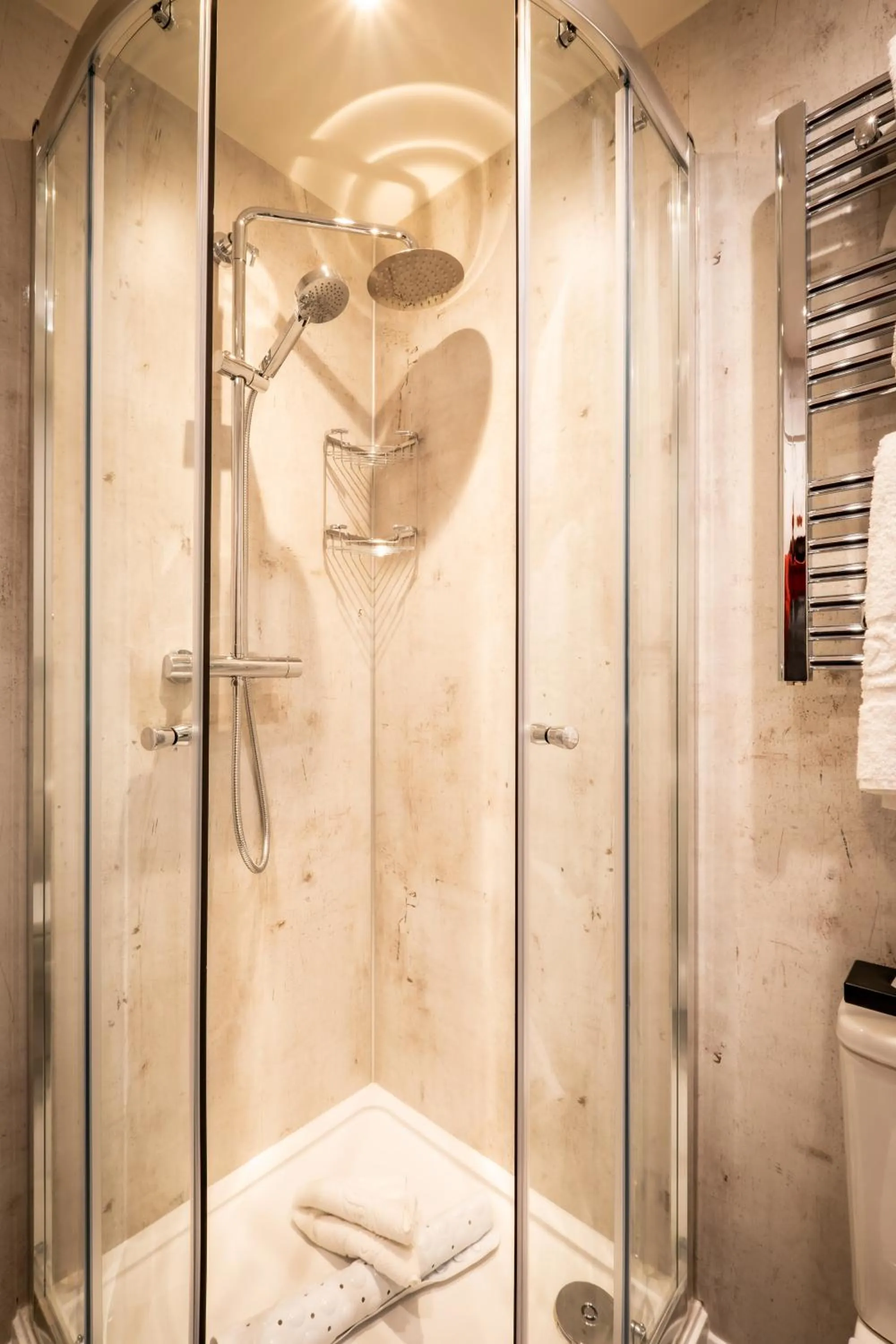 Shower in Ambleside Fell Rooms