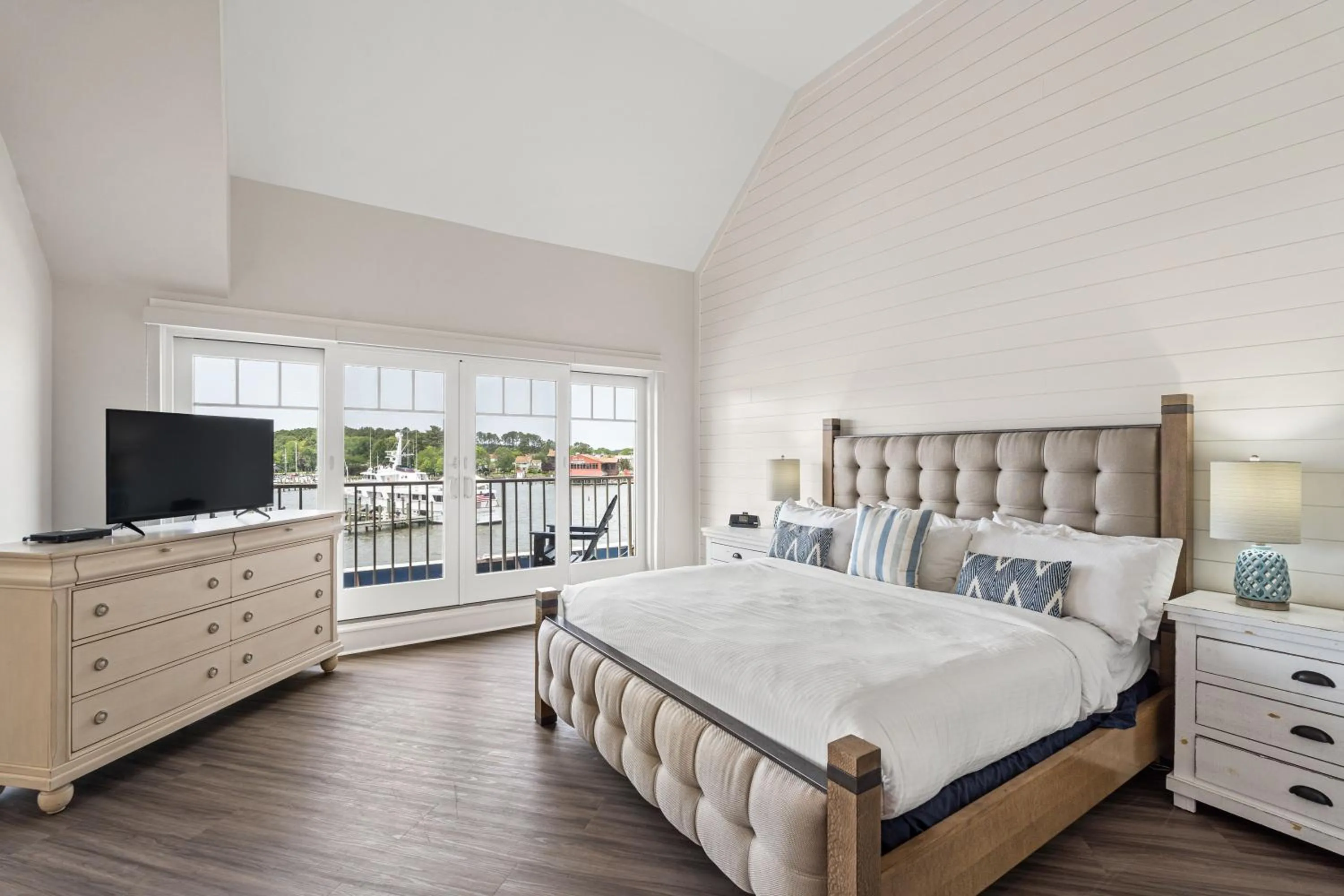 Deluxe Suite in St Michaels Harbour Inn, Marina and Spa