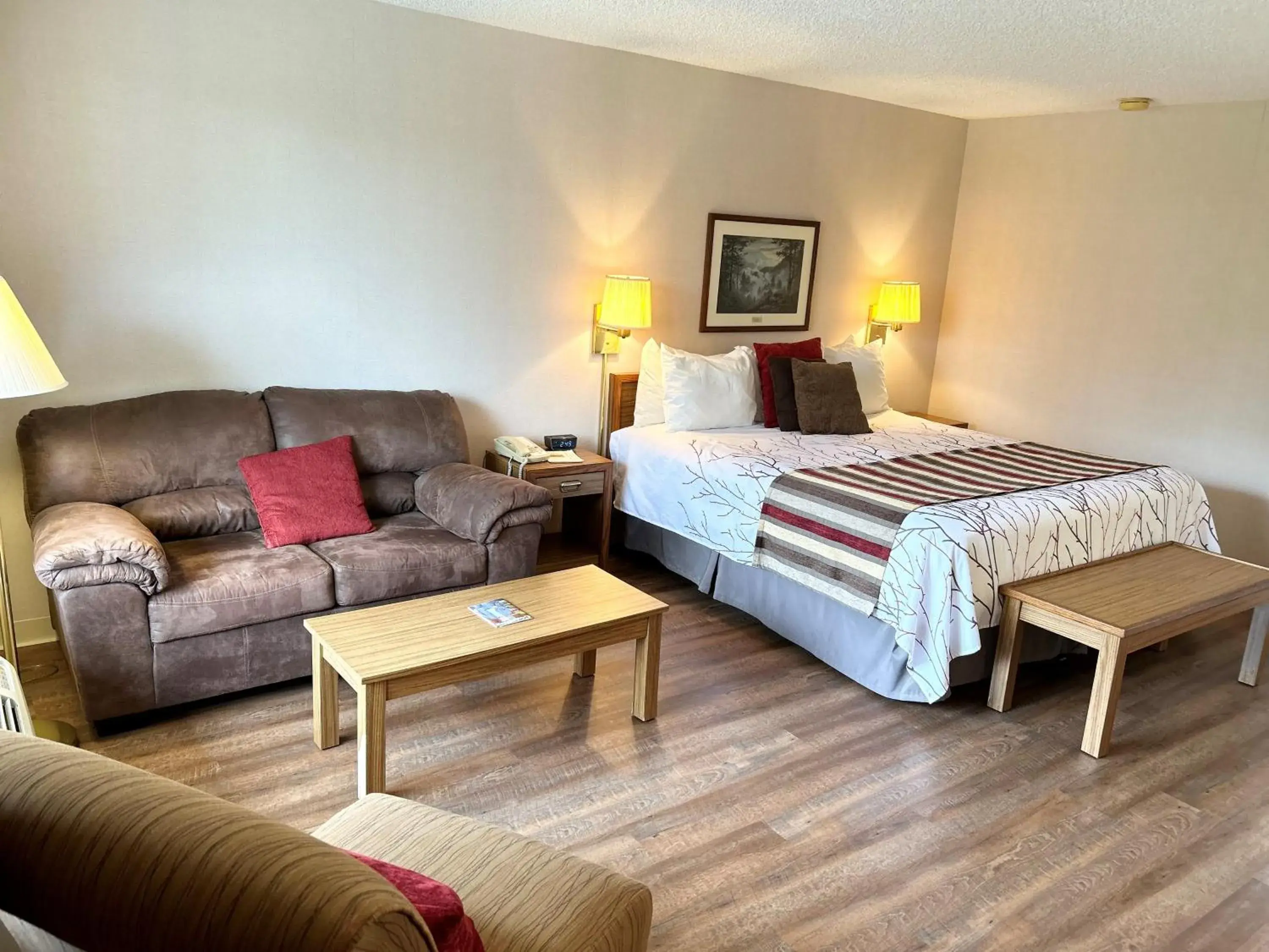 Photo of the whole room, Bed in Highland Manor Inn Photo of the whole room, Bed in Highland Manor Inn