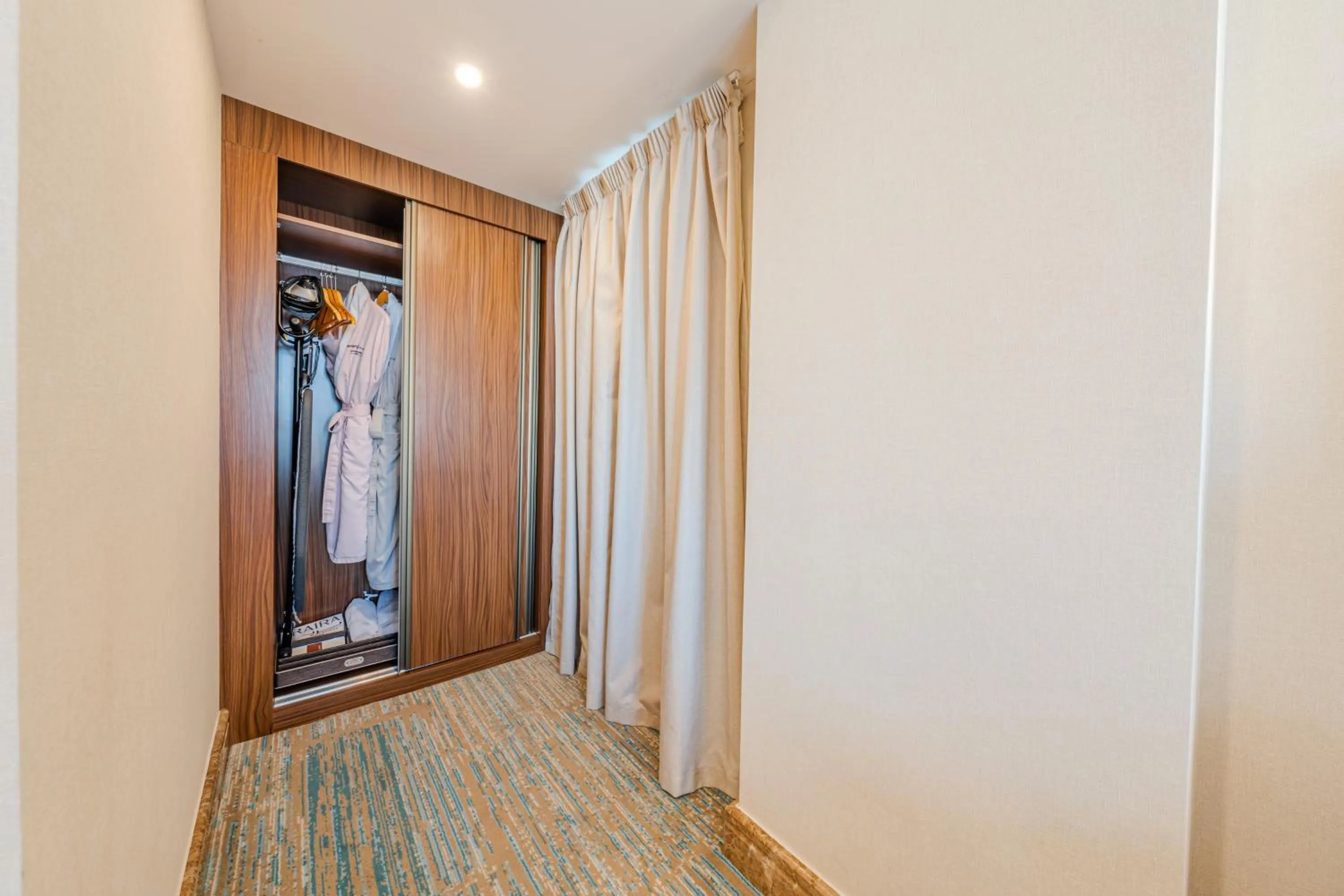 wardrobe in Braira Al Jubail