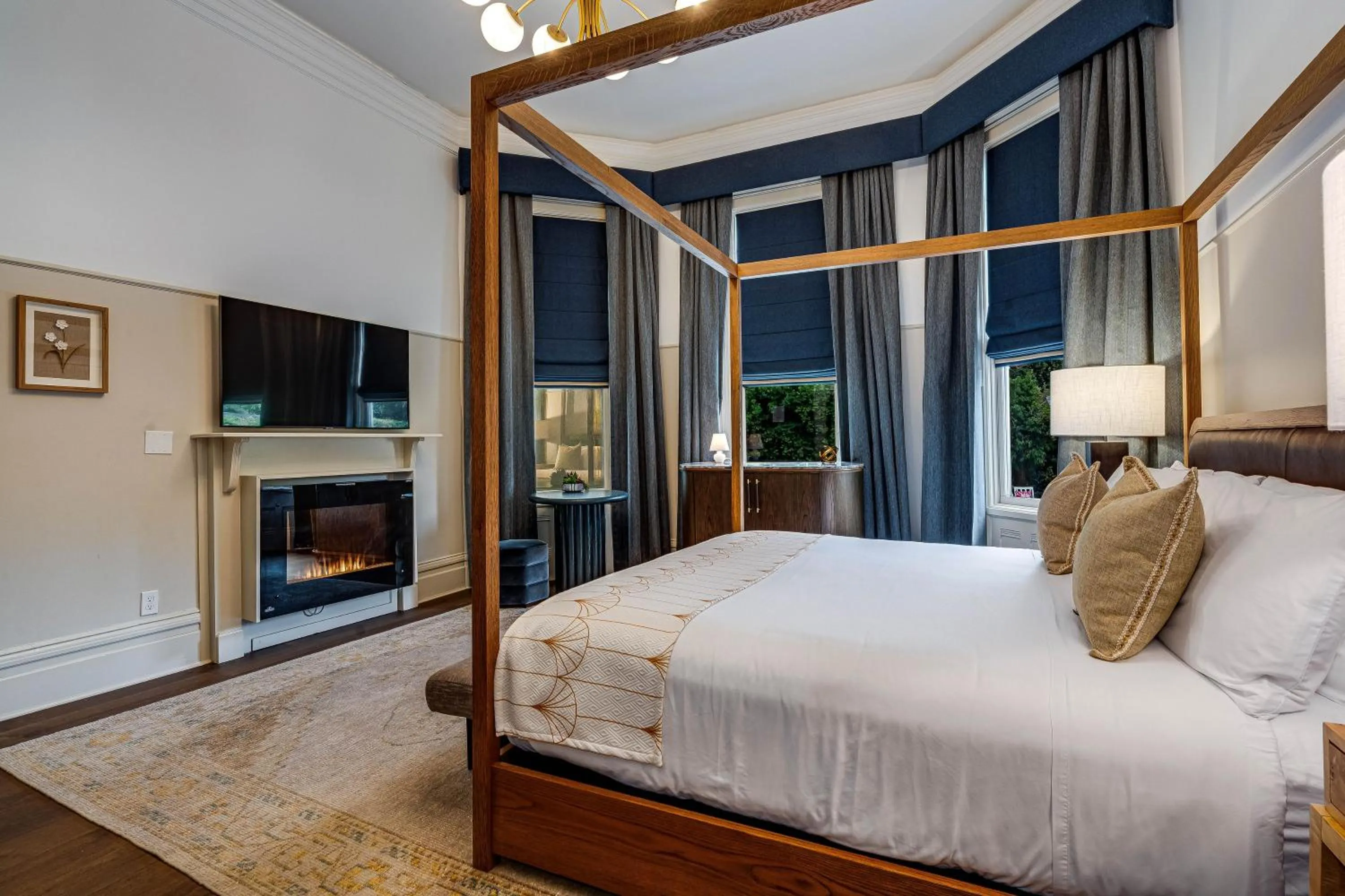 Bed in White House Napa