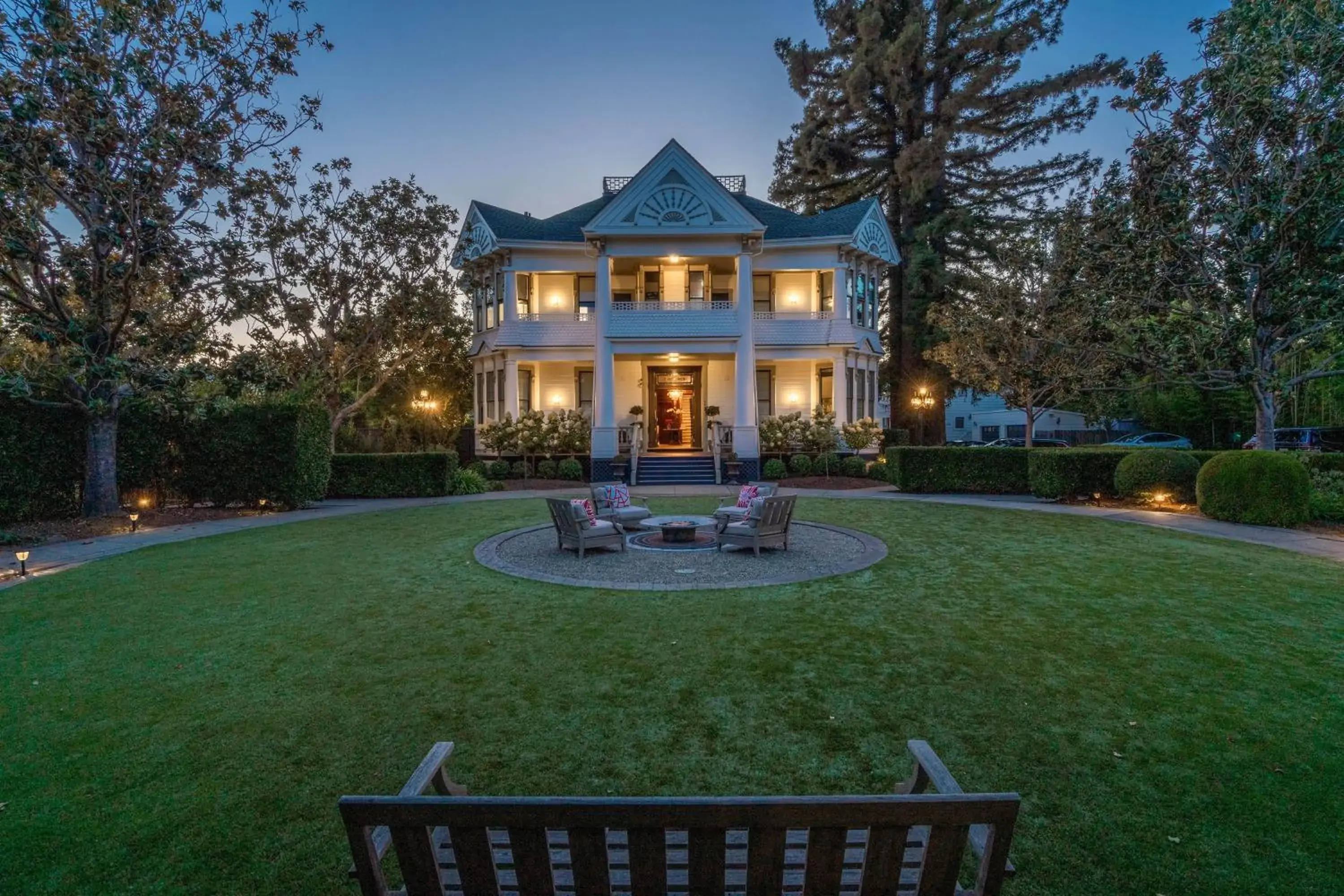 Property building in White House Napa Property building in White House Napa