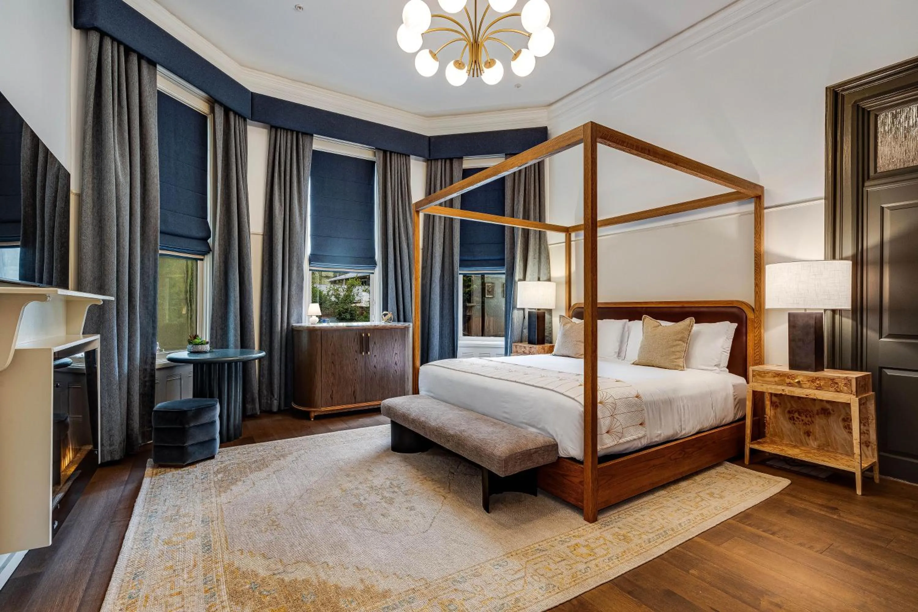 Bed in White House Napa