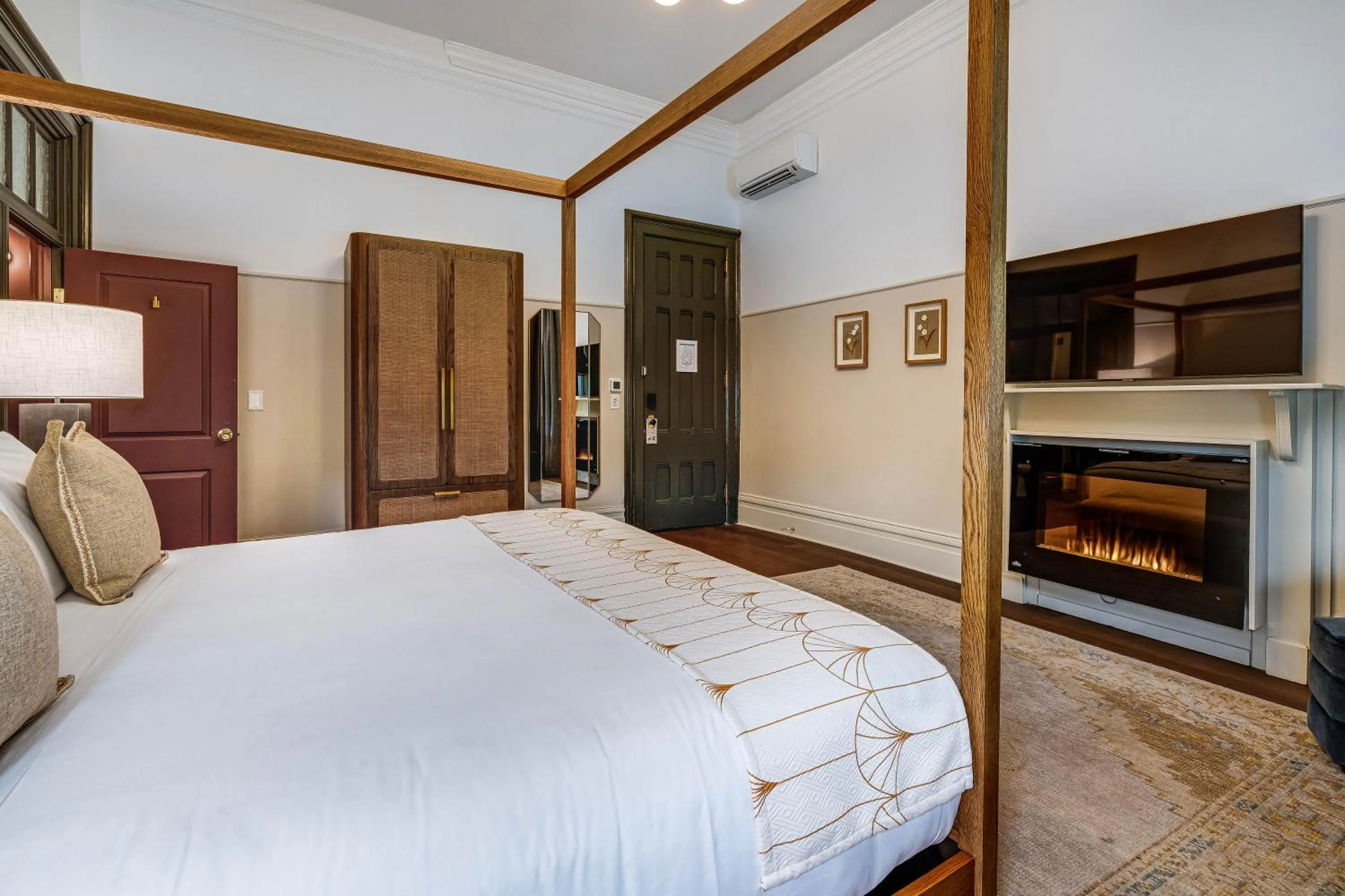 Bed in White House Napa