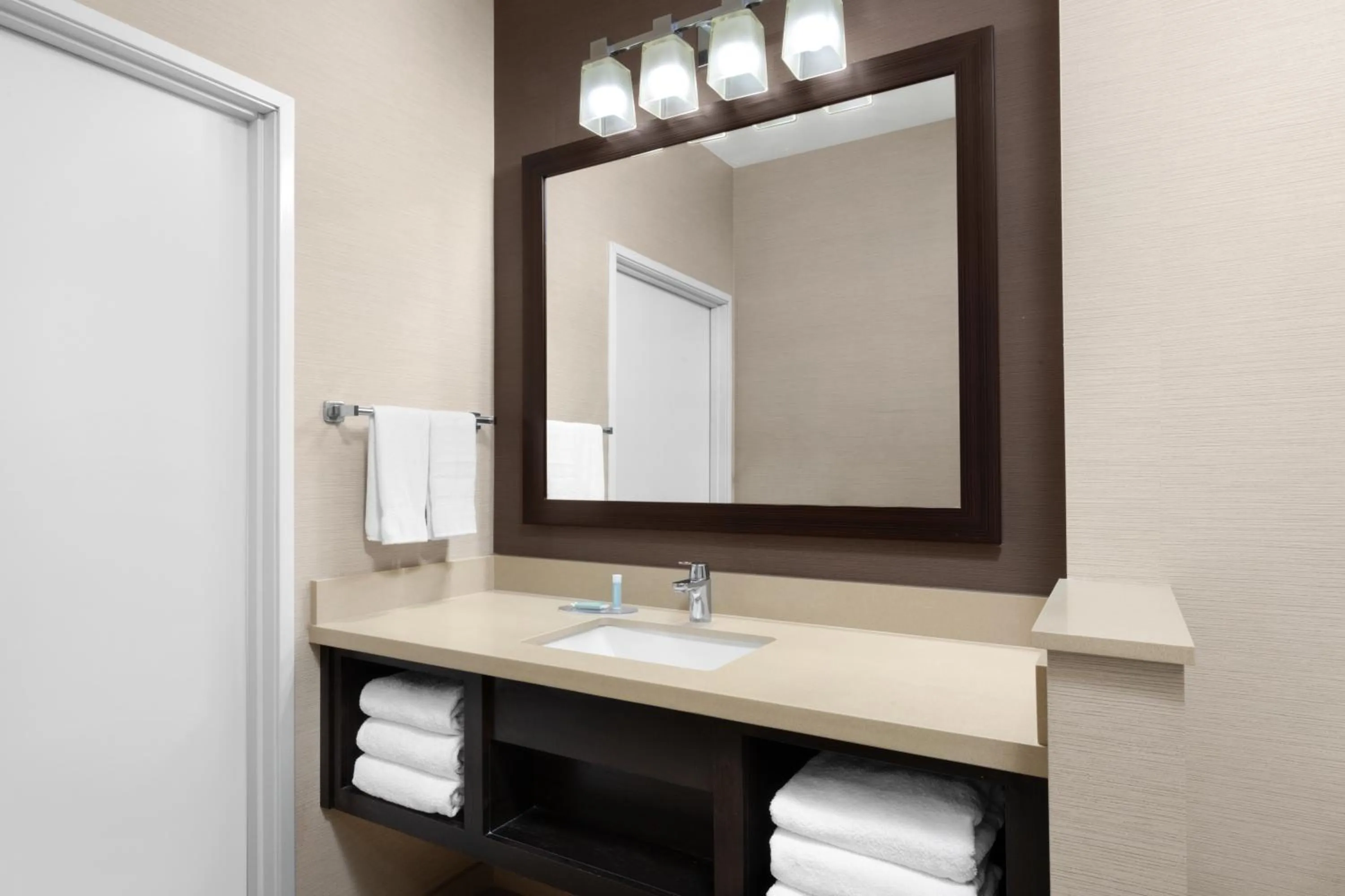 Bathroom in Fairfield Inn & Suites Riverside Corona/Norco