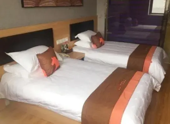 Bed in Junyi Hotel Jinhua Wuyi Hot Spring Bus Terminal Station Bed in Junyi Hotel Jinhua Wuyi Hot Spring Bus Terminal Station