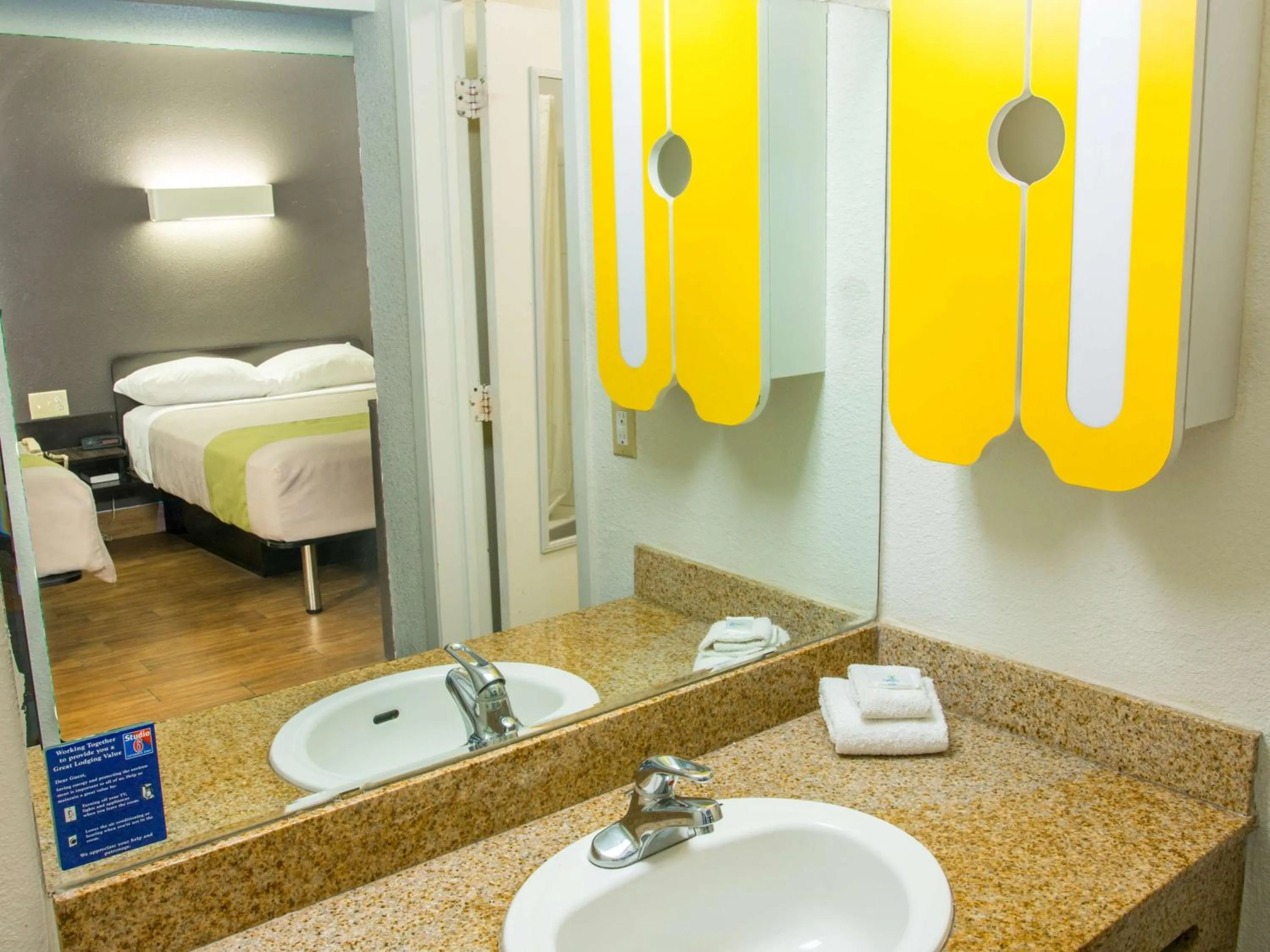 Photo of the whole room, Bed in Studio 6-San Antonio, TX - Lackland AFB