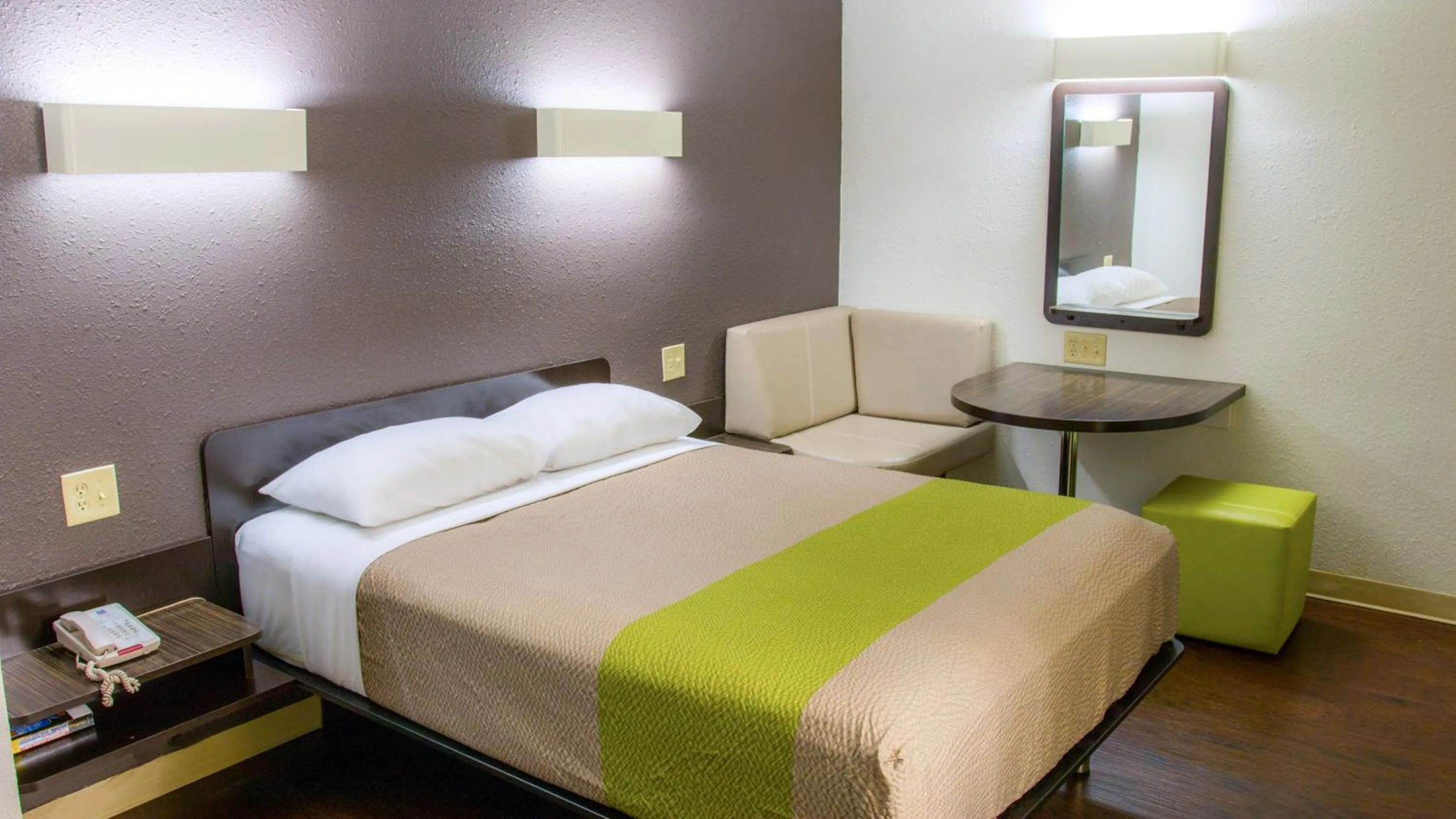 Bedroom, Bed in Studio 6-San Antonio, TX - Lackland AFB