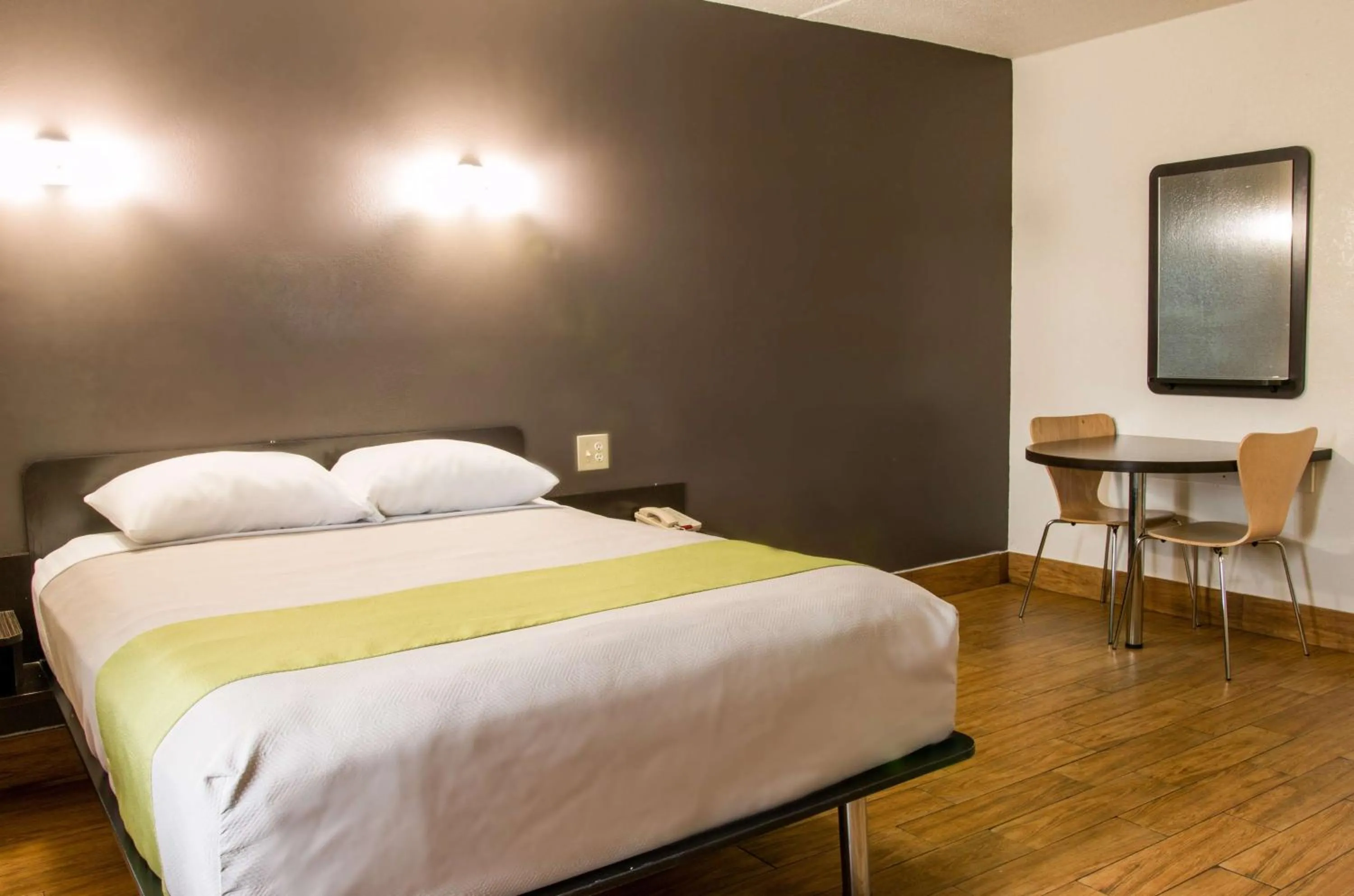 Photo of the whole room, Bed in Studio 6-San Antonio, TX - Lackland AFB