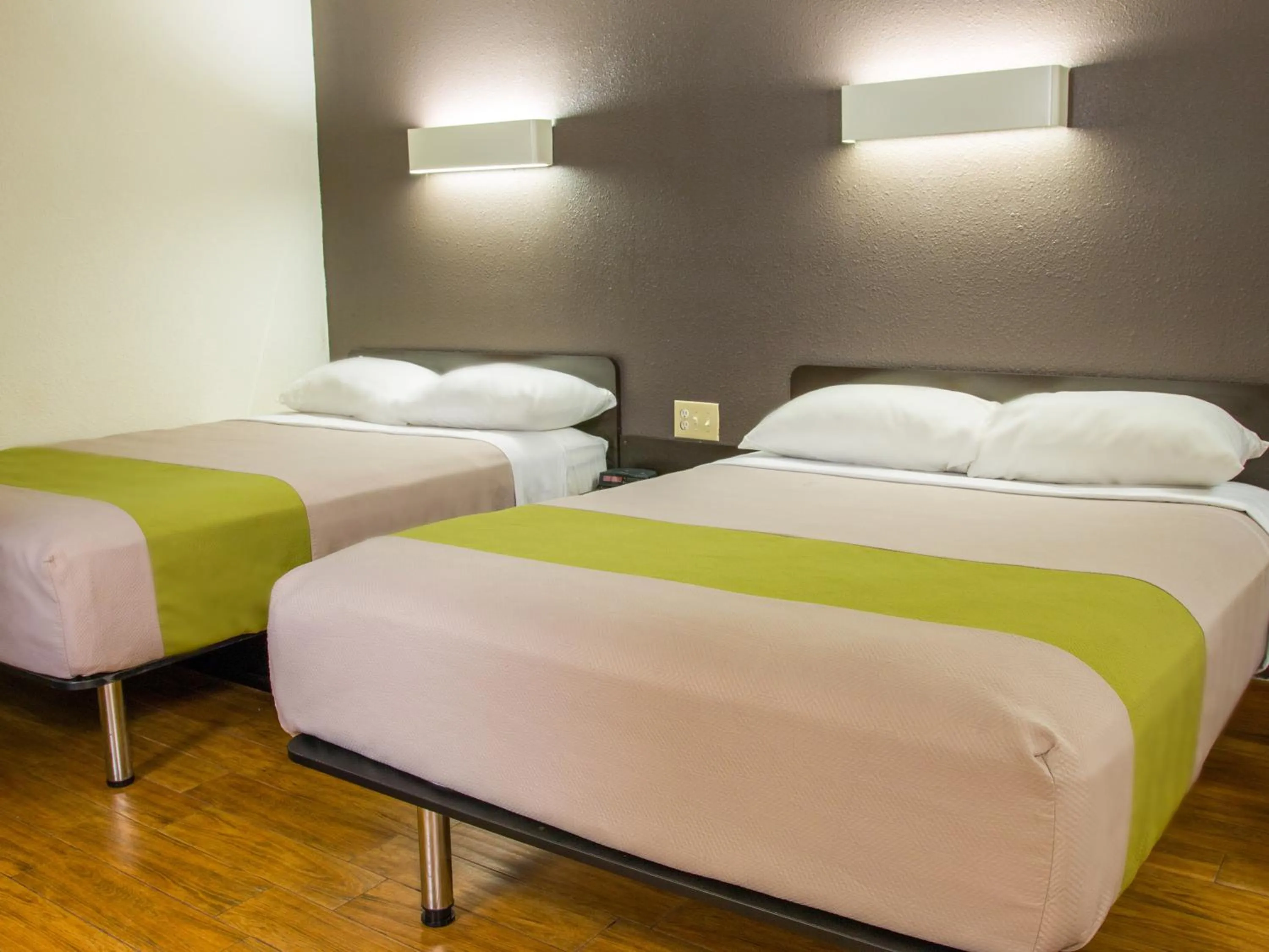 Photo of the whole room, Bed in Studio 6-San Antonio, TX - Lackland AFB